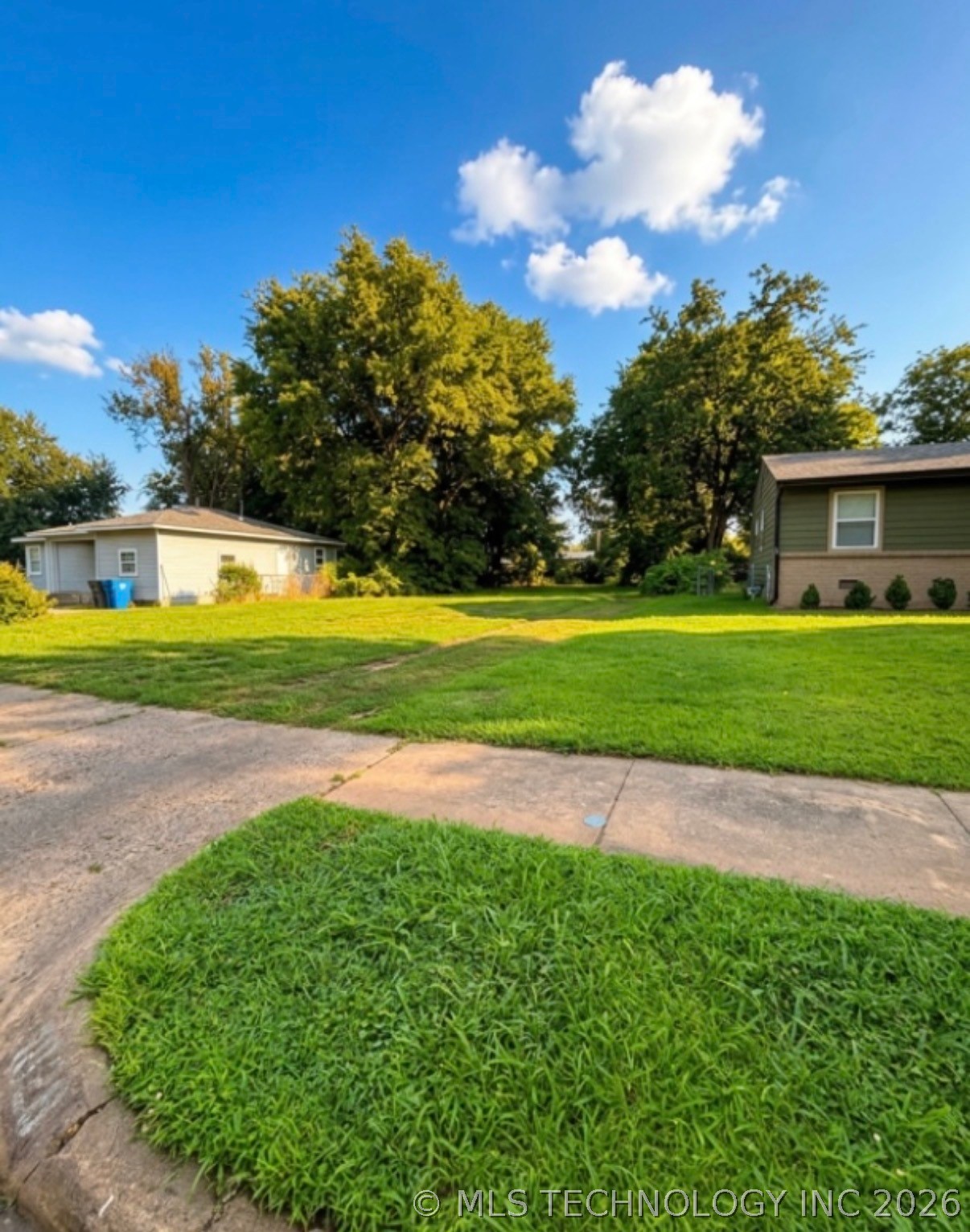 1828 E Young Street N Property Photo 4
