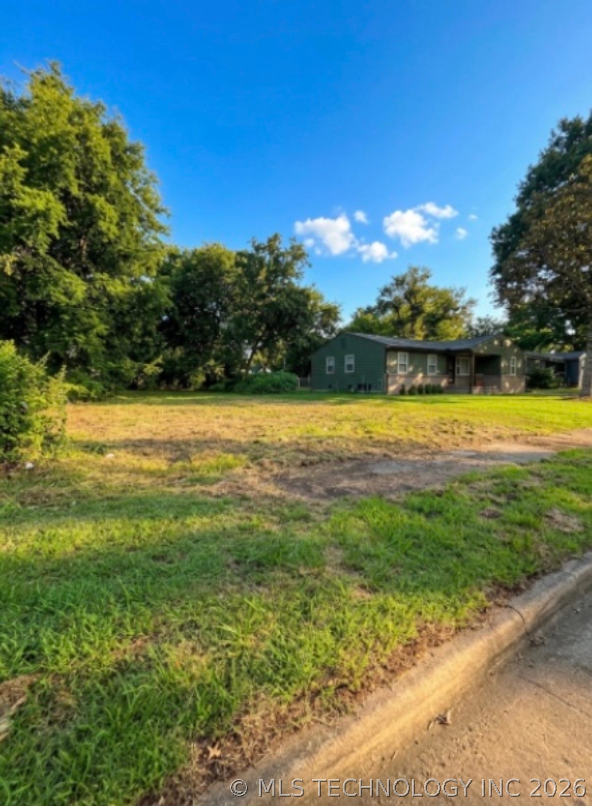 1828 E Young Street N Property Photo 8