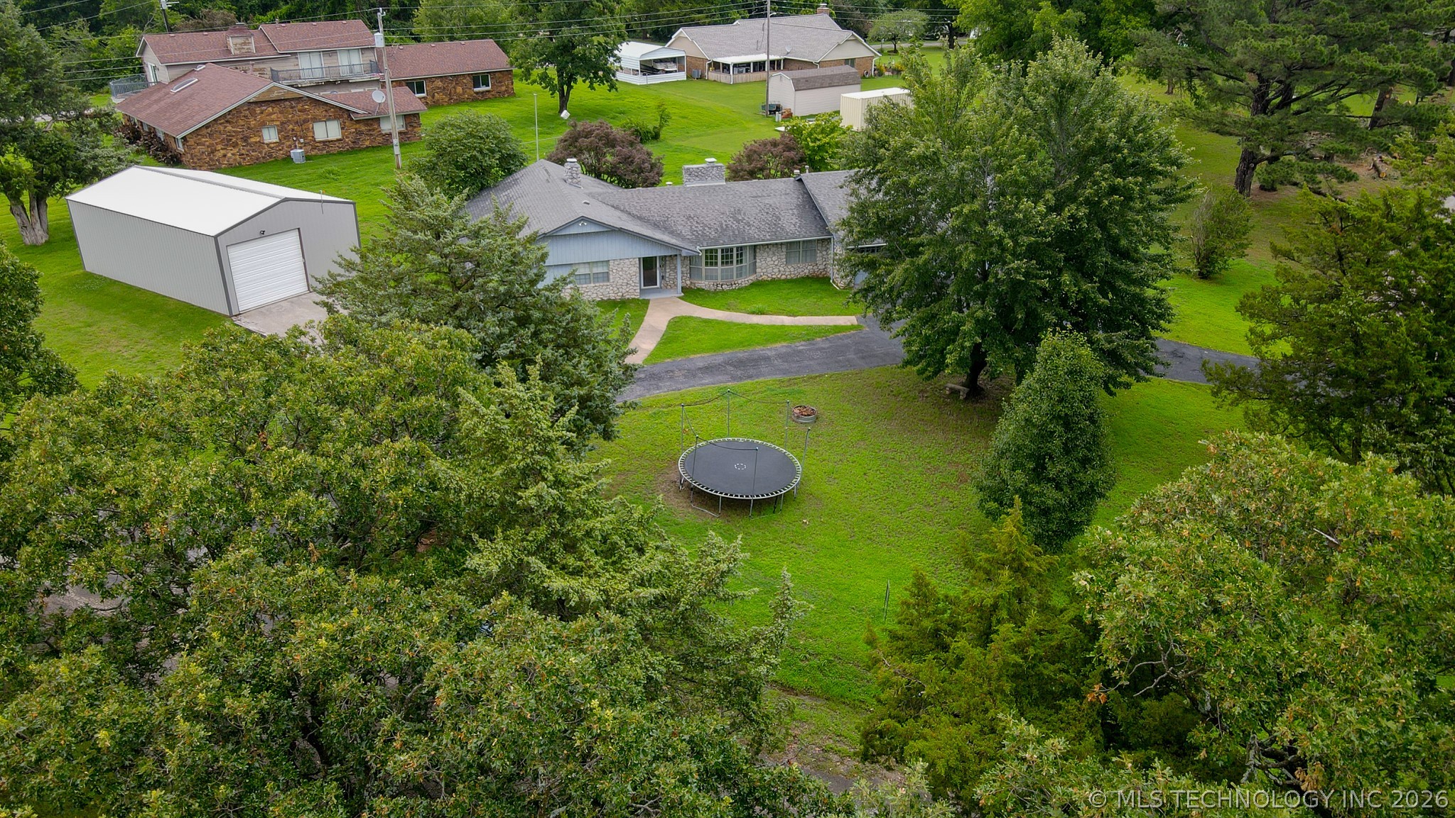 533 W Woodland Drive Property Photo 16