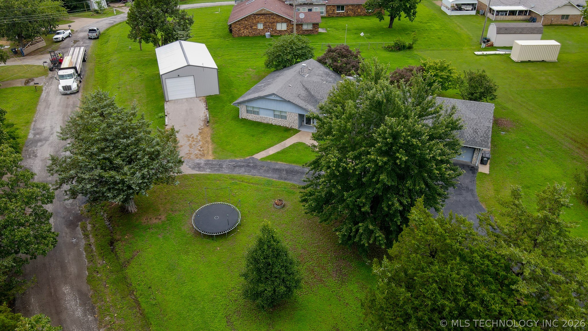 533 W Woodland Drive Property Photo 17