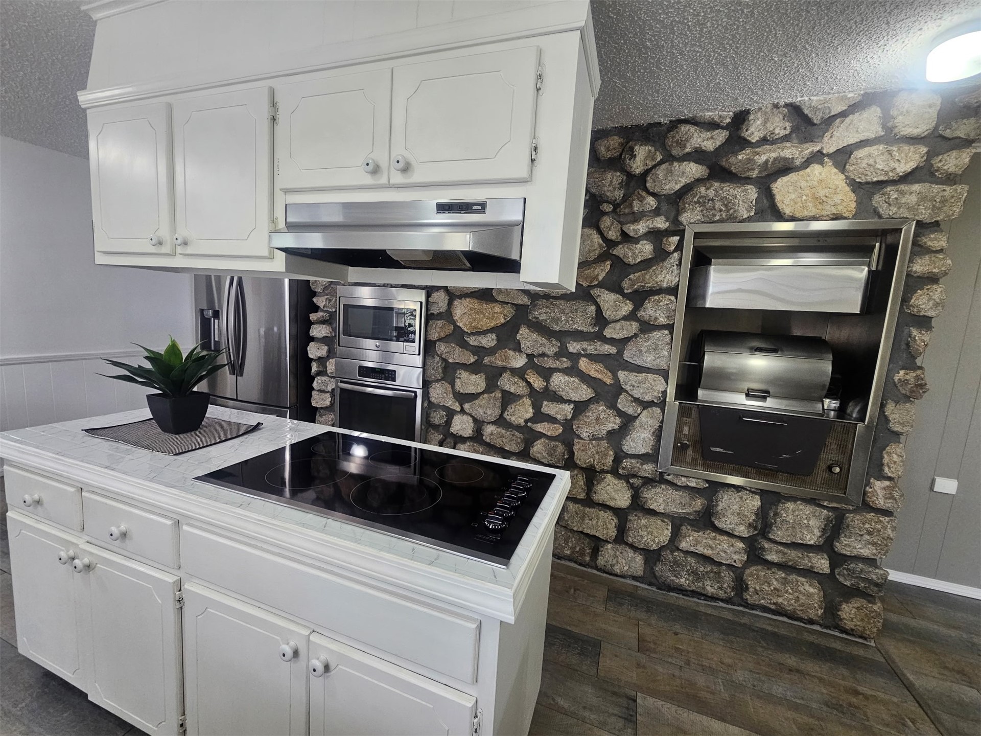 533 W Woodland Drive Property Photo 24