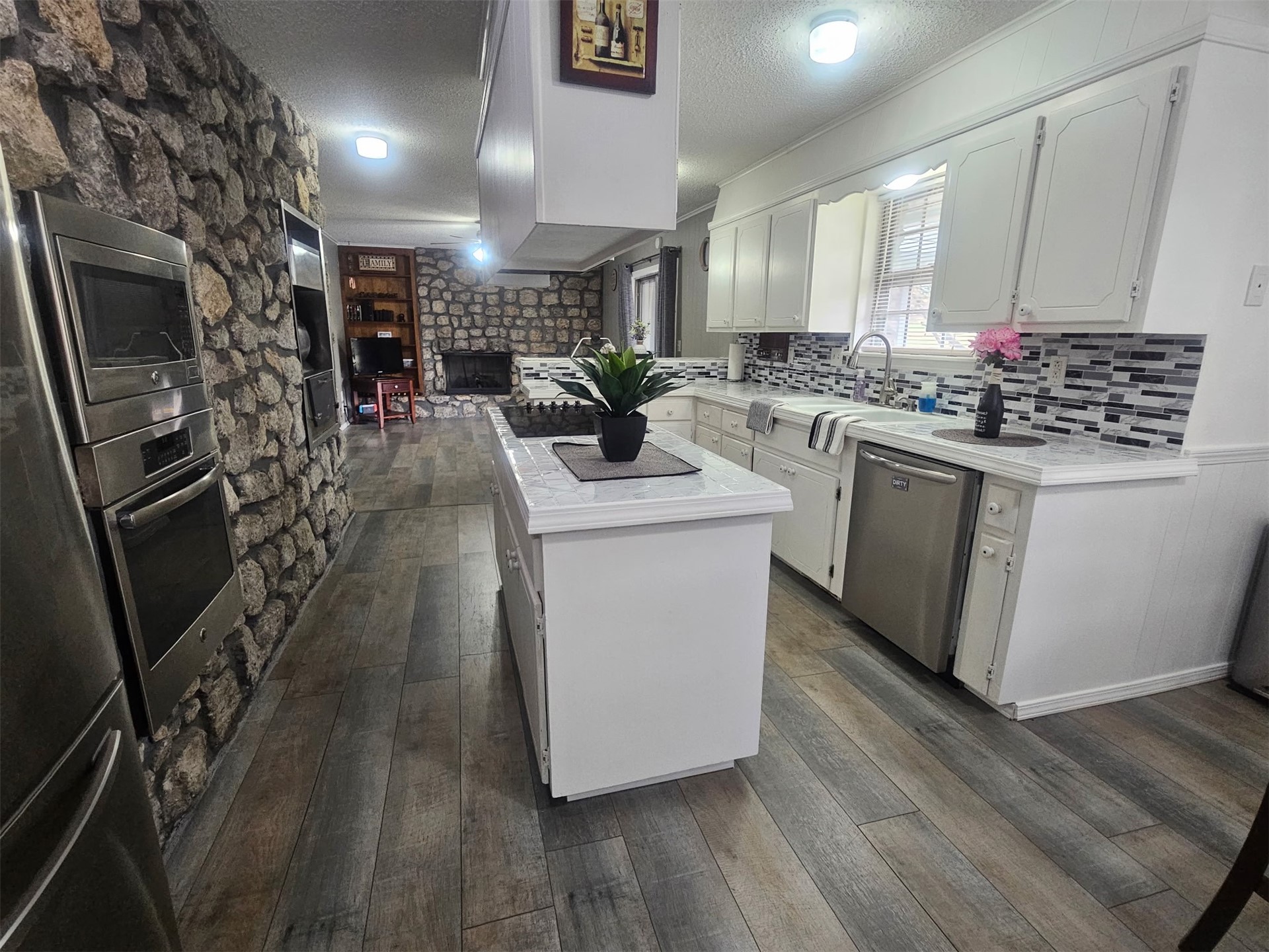 533 W Woodland Drive Property Photo 25