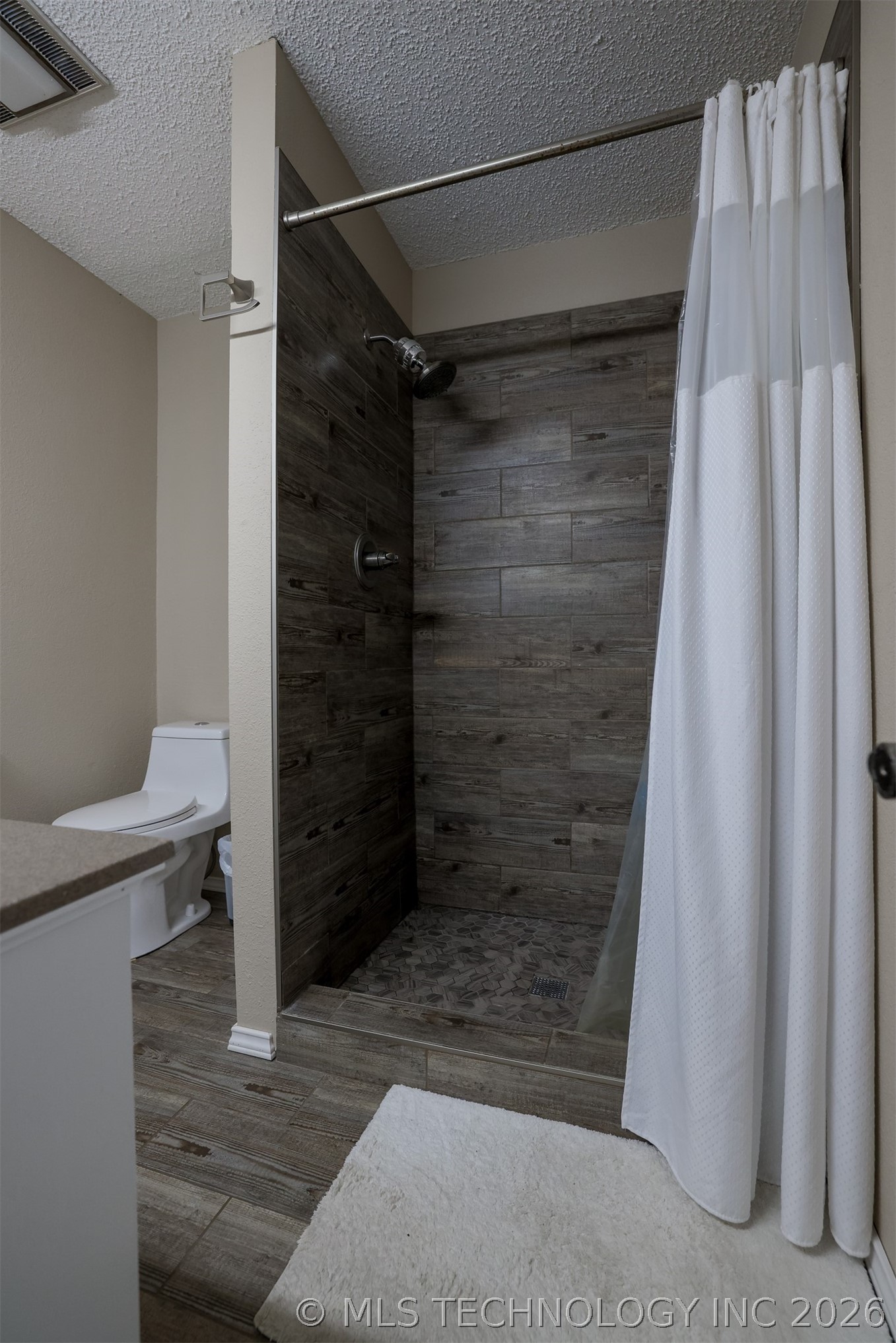 533 W Woodland Drive Property Photo 37