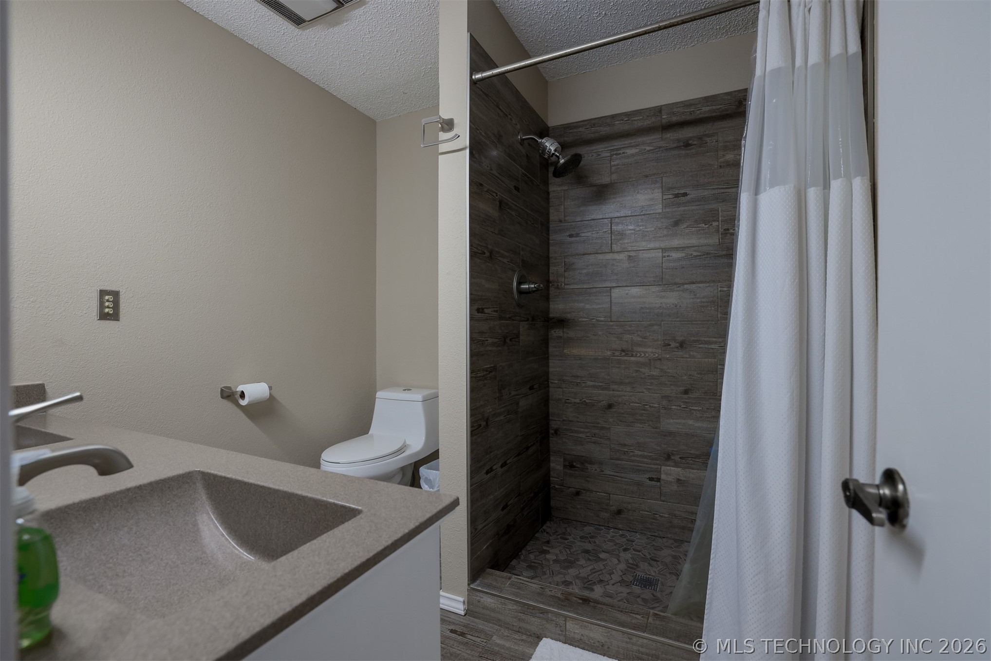 533 W Woodland Drive Property Photo 38
