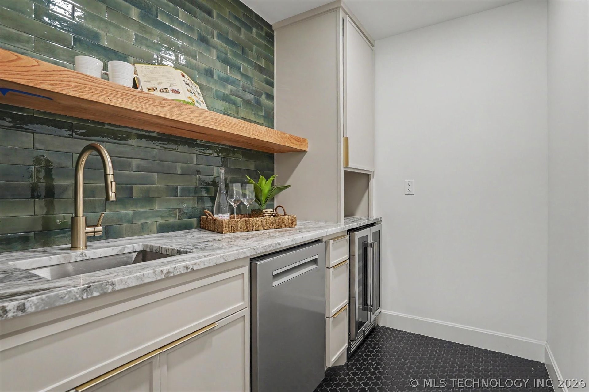 3215 S Evanston Avenue Property Photo 9