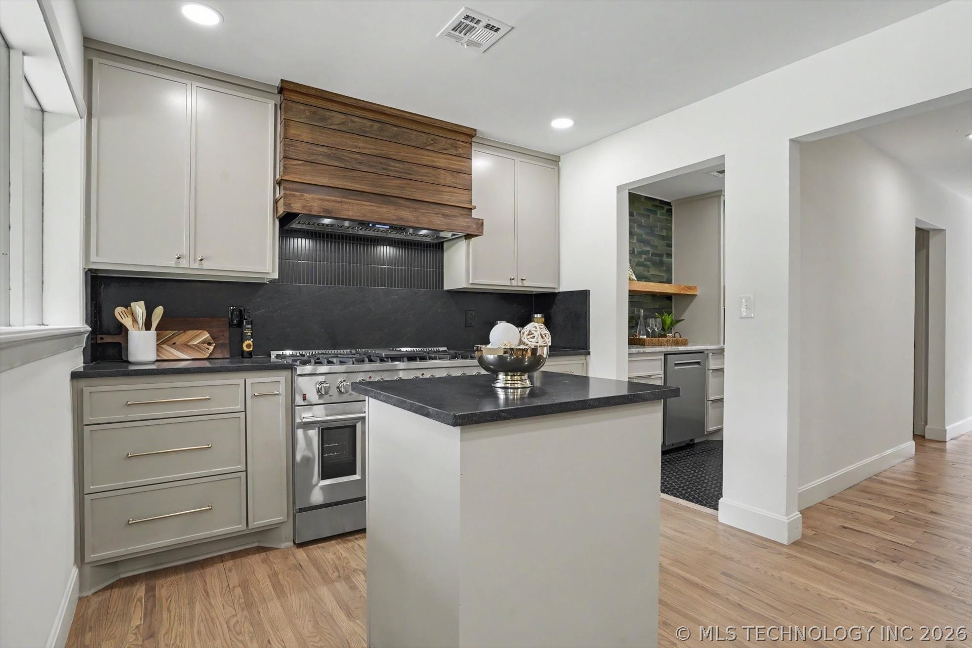 3215 S Evanston Avenue Property Photo 25