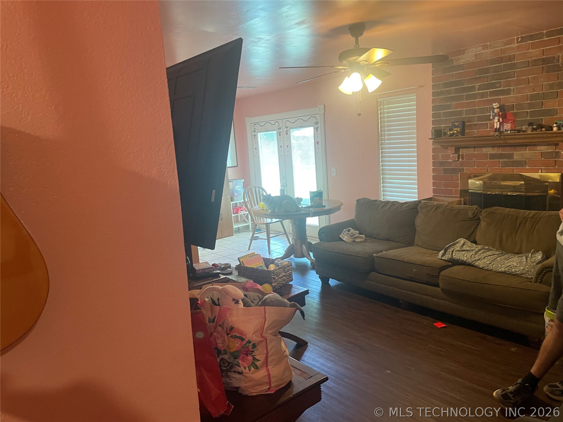 300 E Vicksburg Street Property Photo 3
