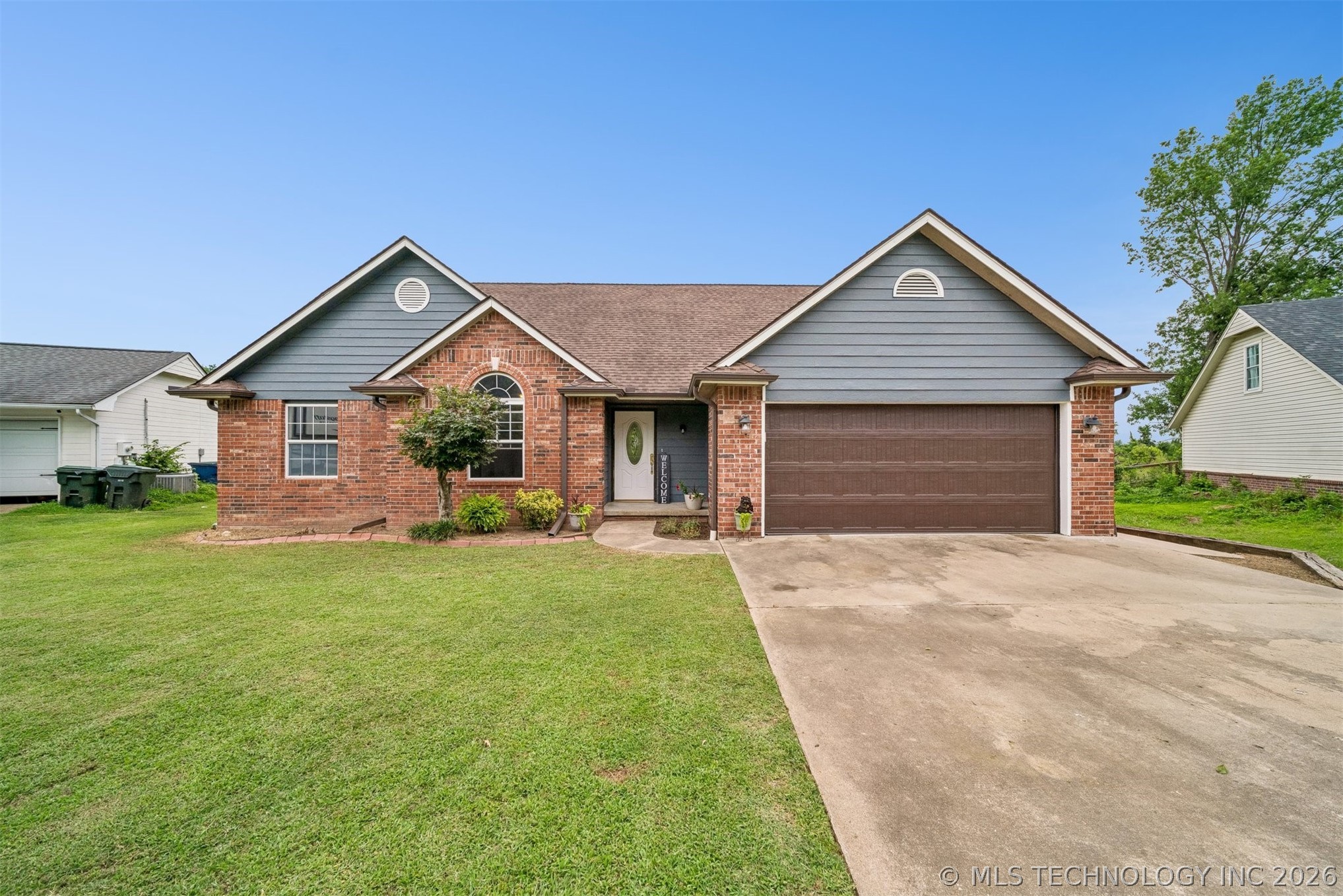 996 N Douglas Drive Property Photo 1