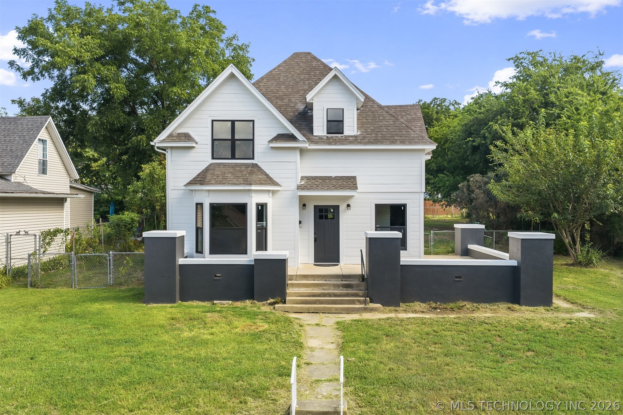 114 E Vinita Property Photo 1