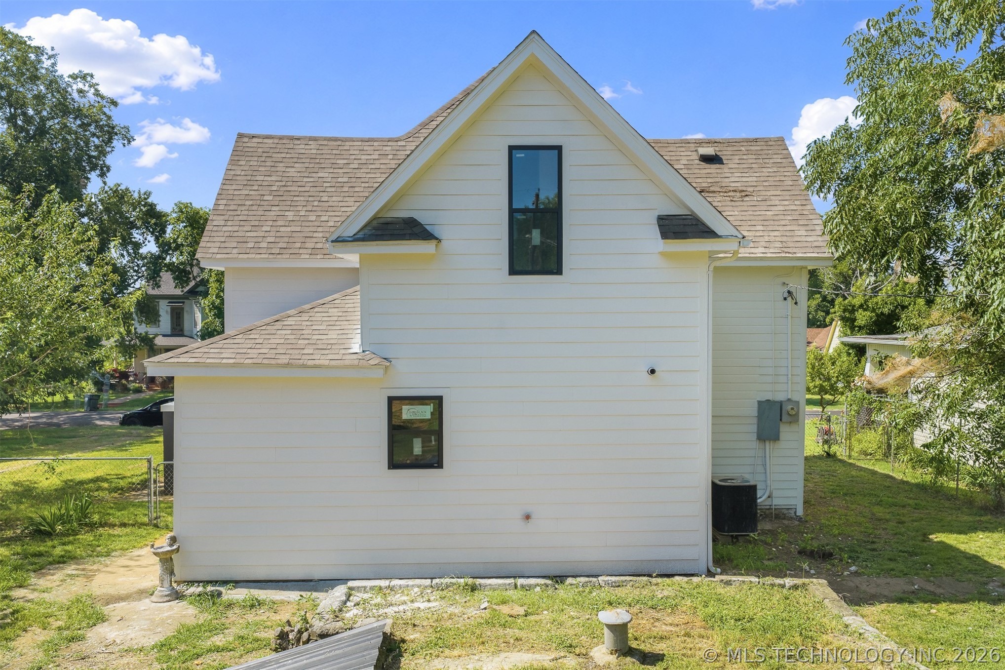114 E Vinita Property Photo 5