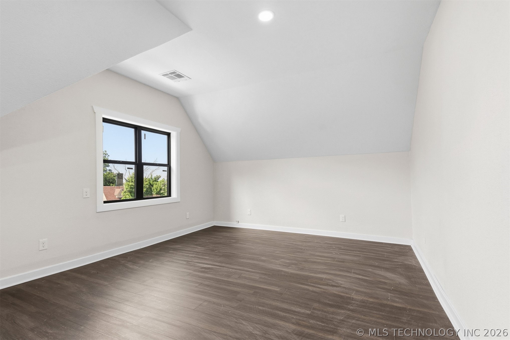 114 E Vinita Property Photo 23