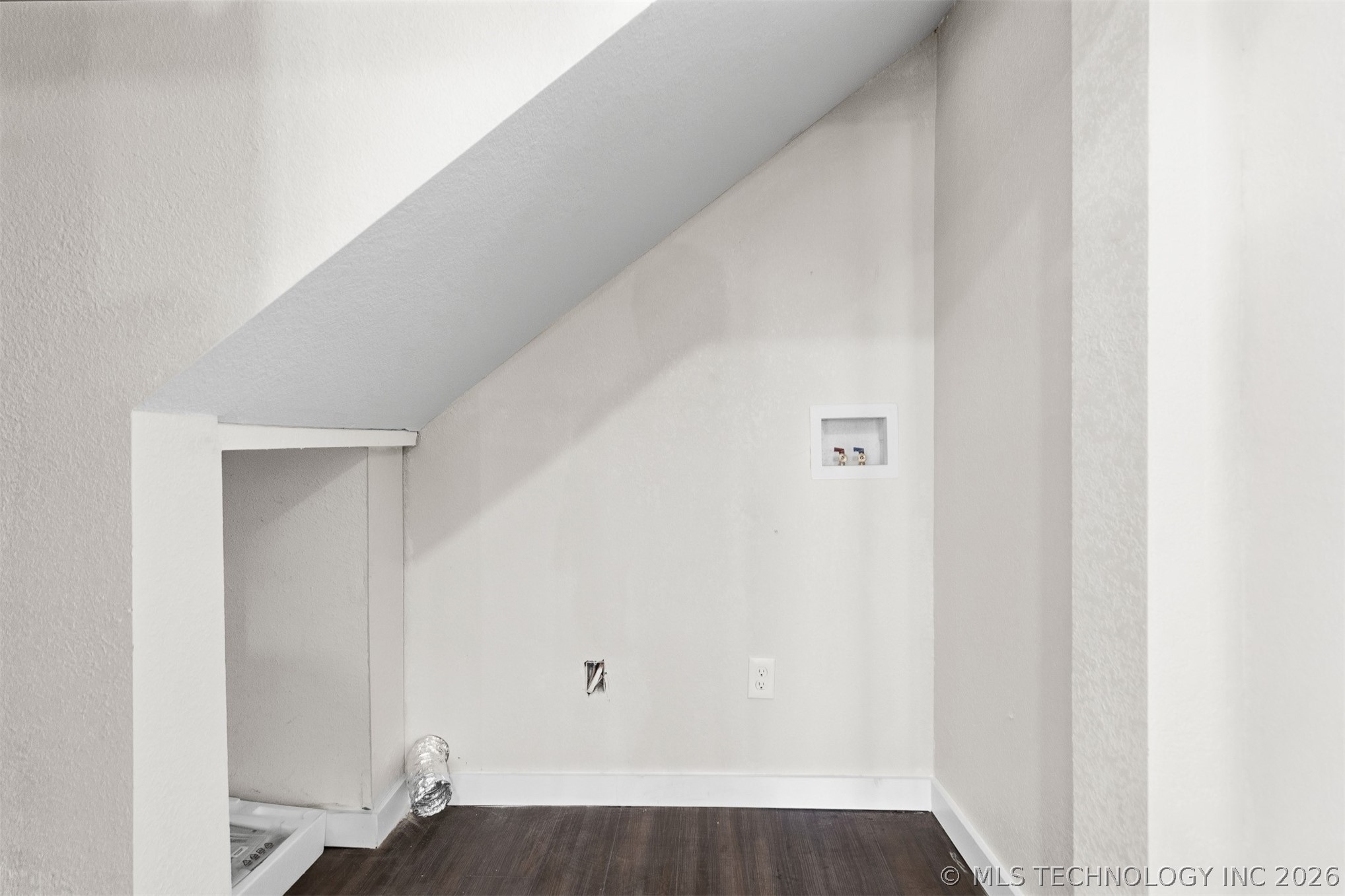 114 E Vinita Property Photo 29