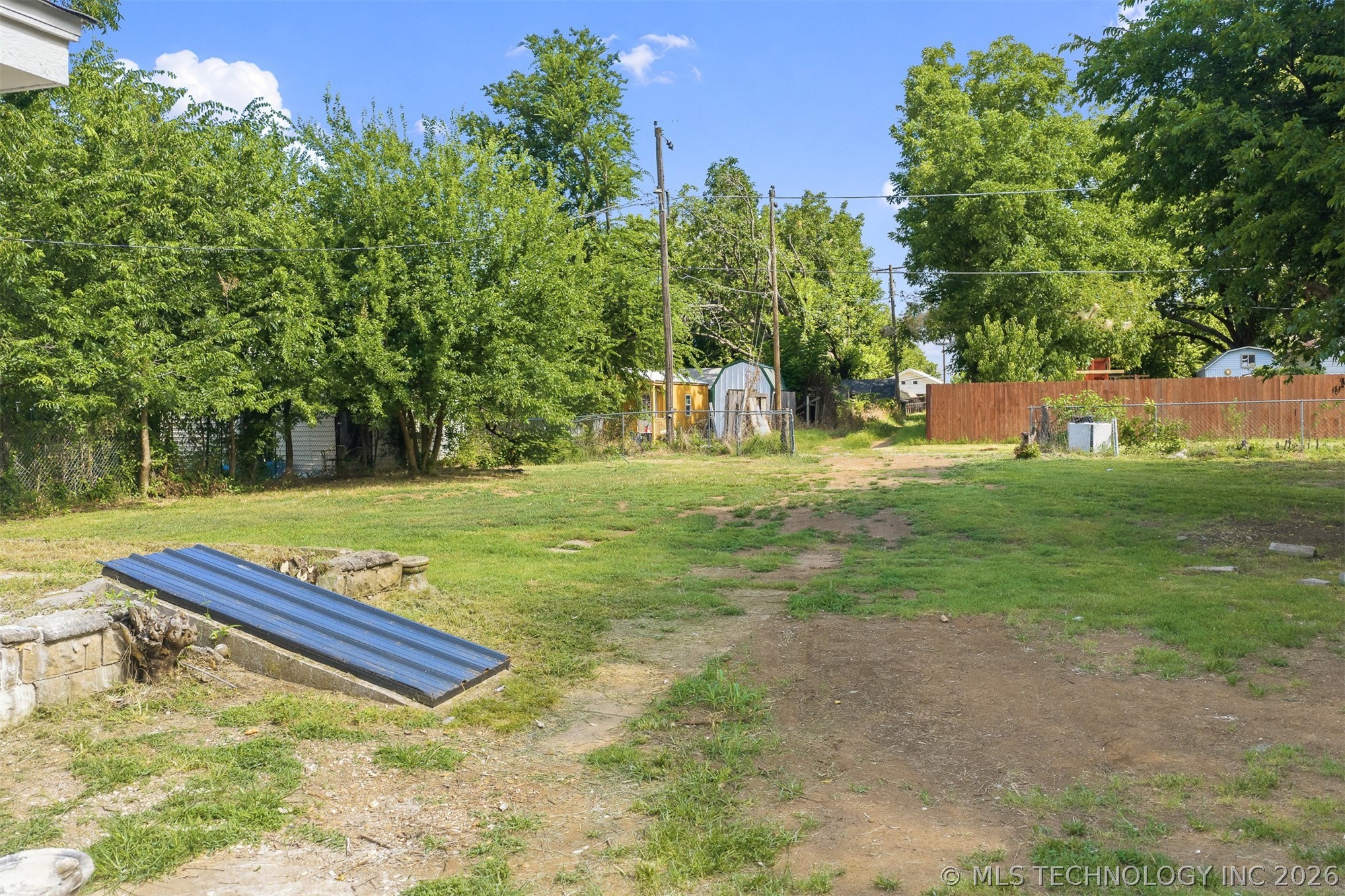 114 E Vinita Property Photo 30