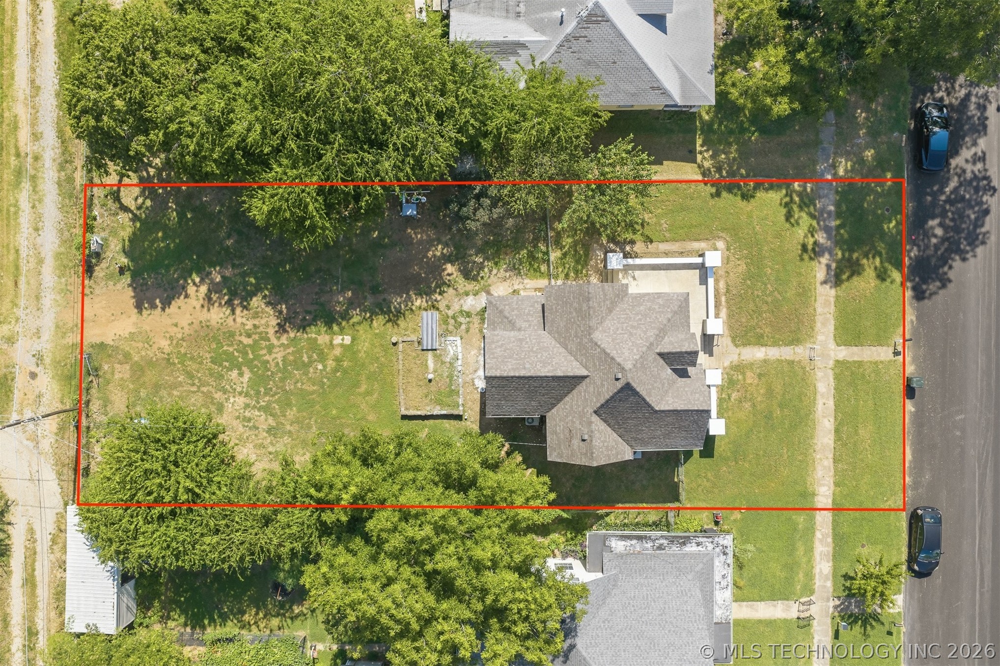 114 E Vinita Property Photo 33