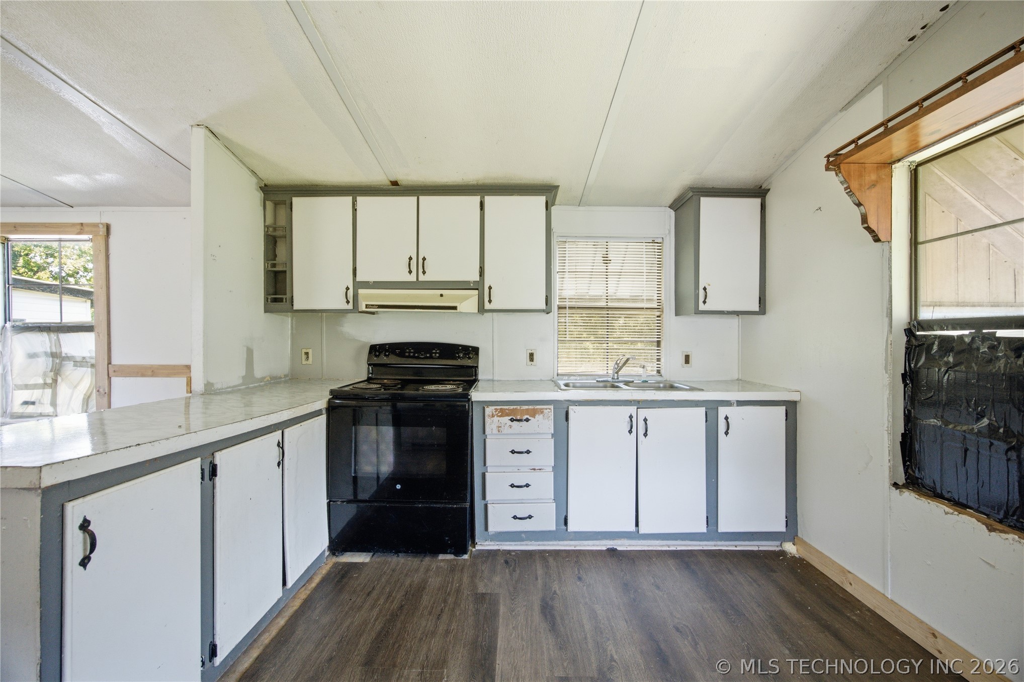 723 S Taylor Property Photo 5
