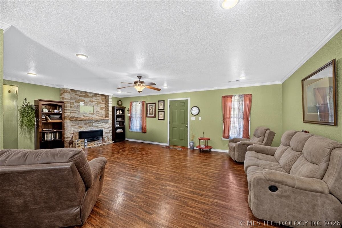 440213 E 1627 Property Photo 6