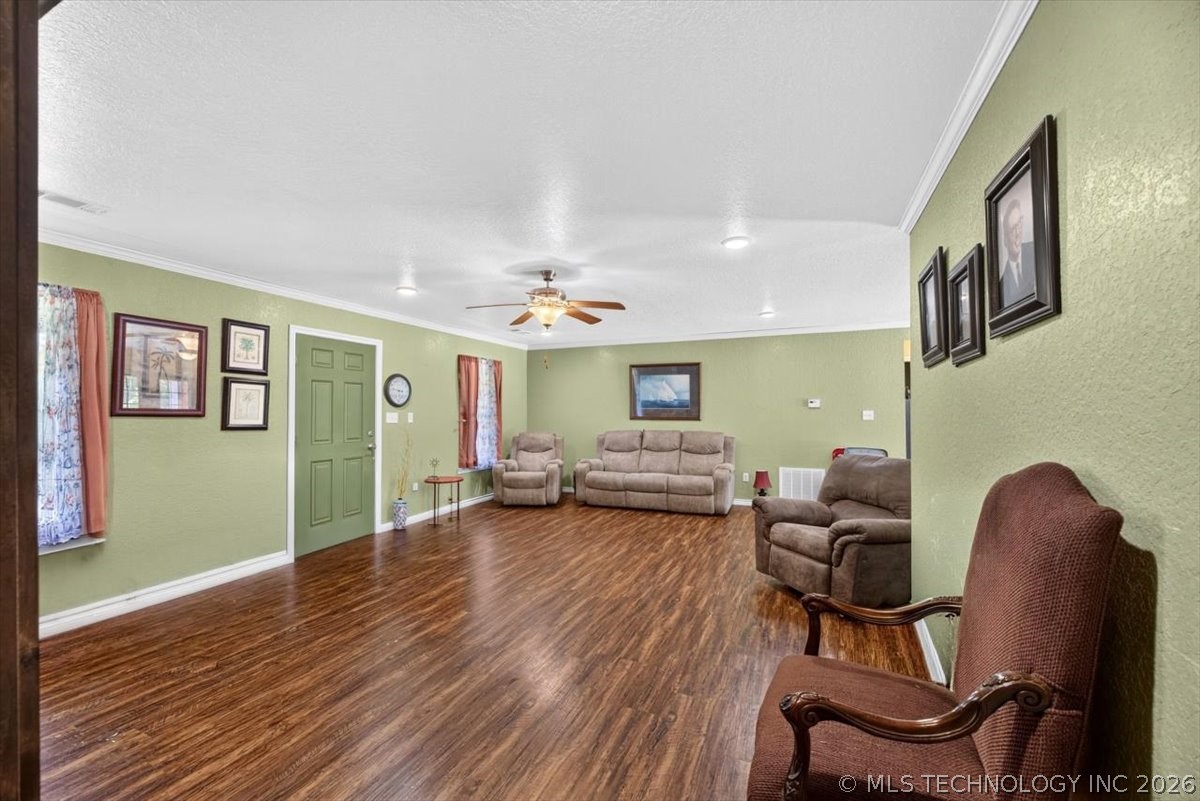 440213 E 1627 Property Photo 7