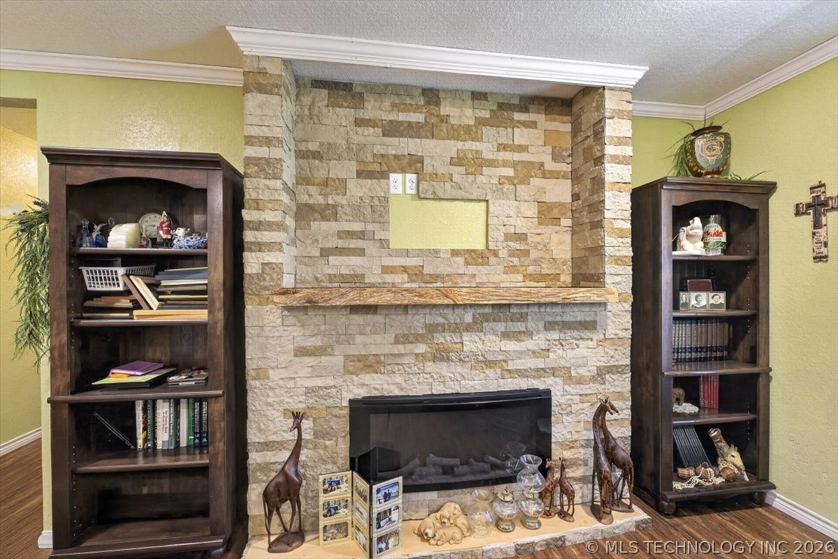 440213 E 1627 Property Photo 8
