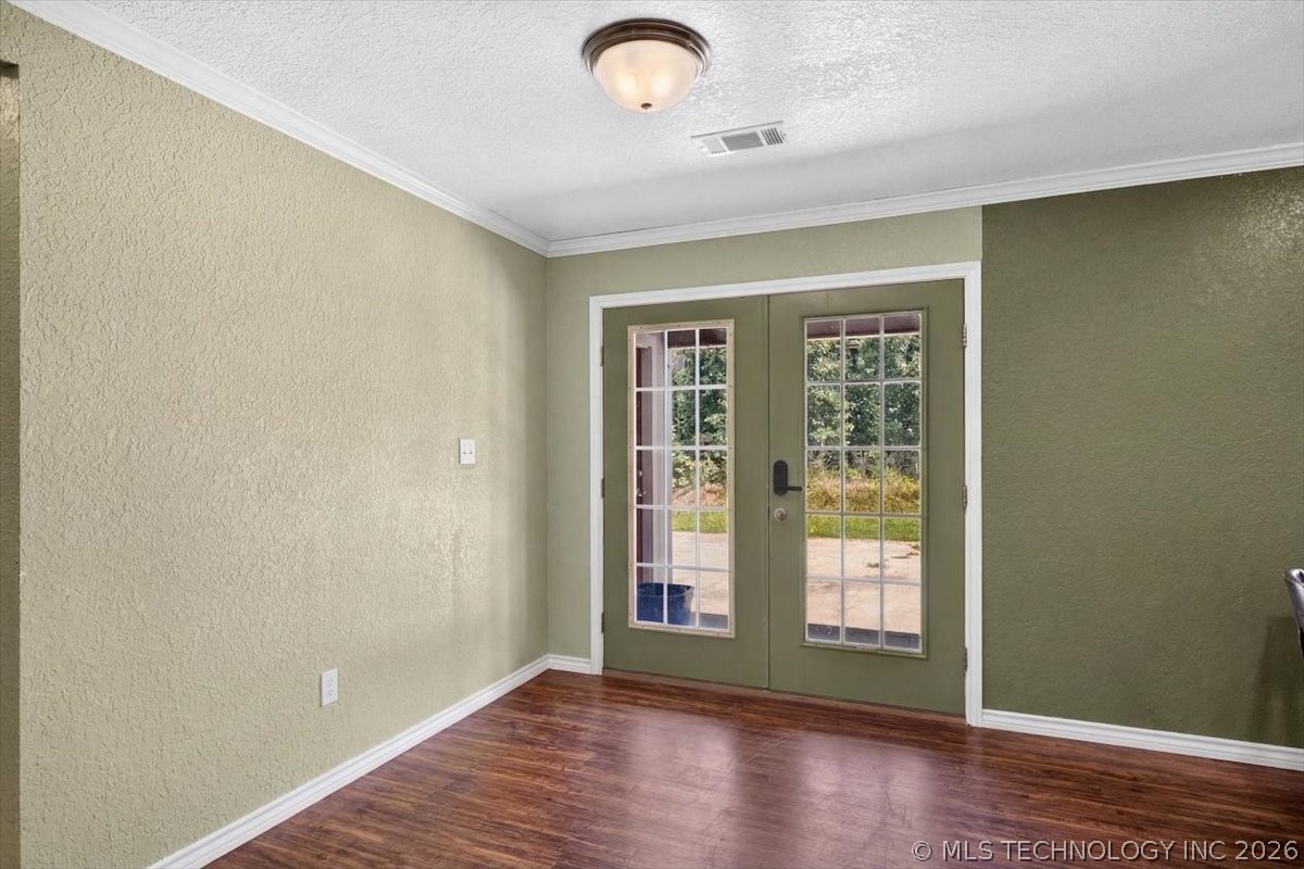 440213 E 1627 Property Photo 9