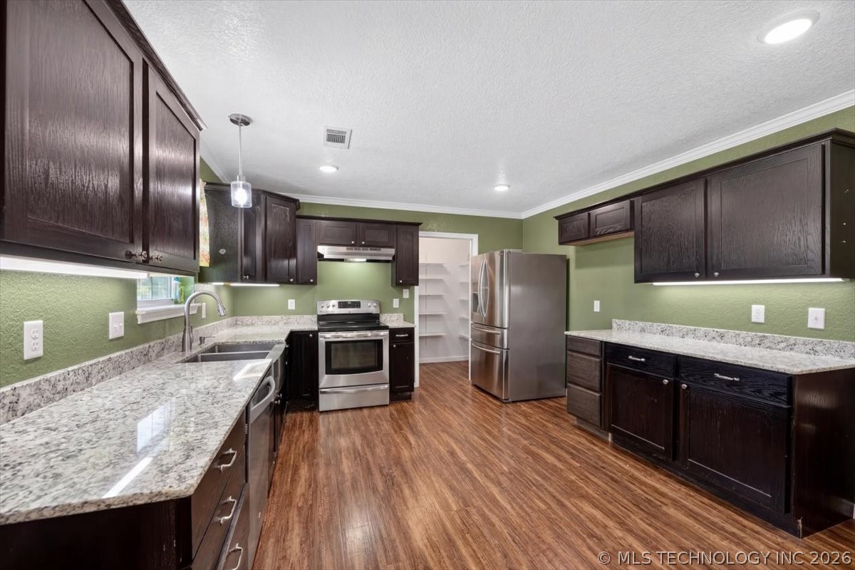 440213 E 1627 Property Photo 11