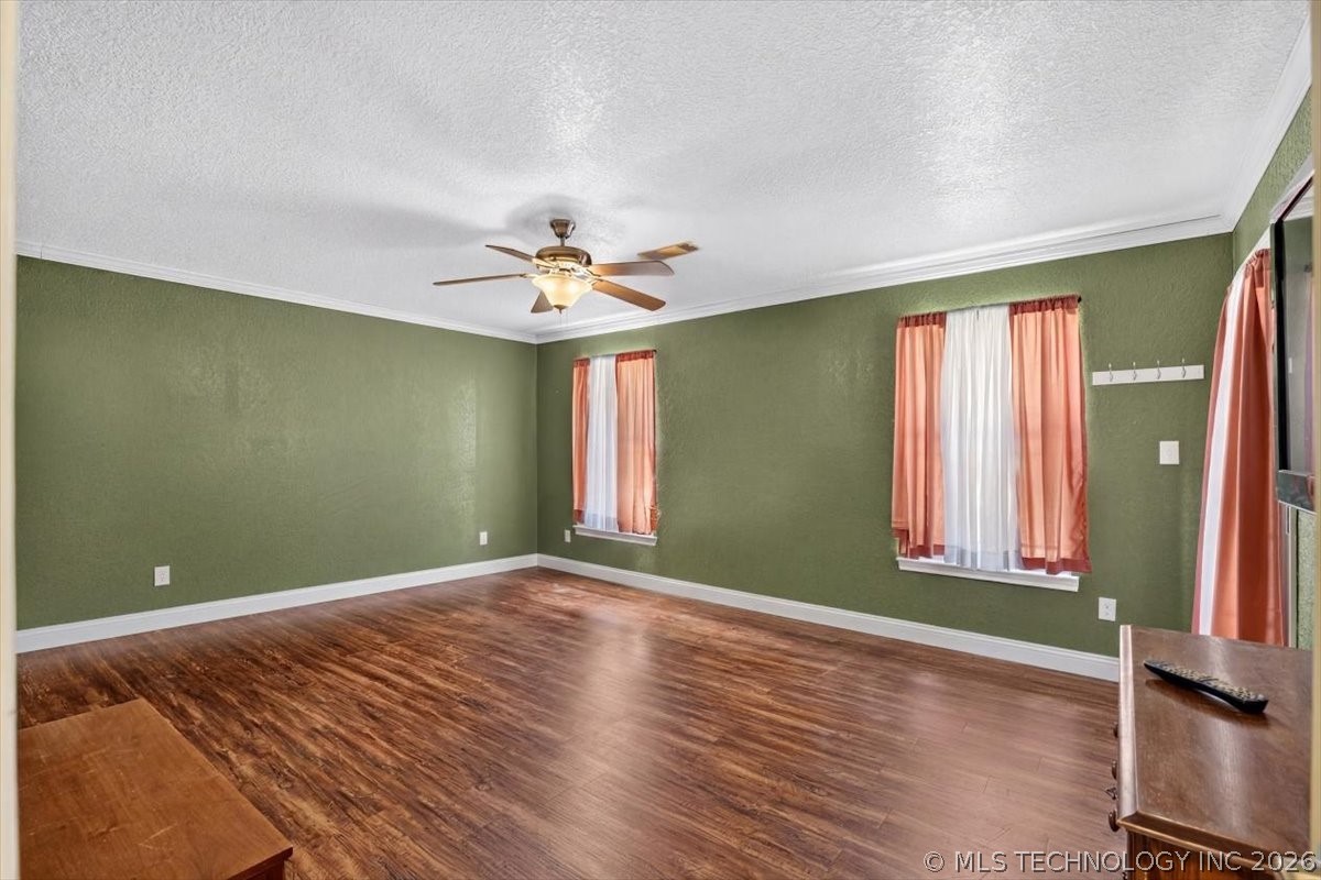 440213 E 1627 Property Photo 14
