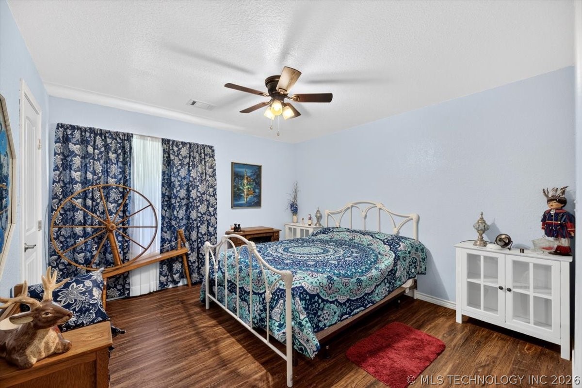 440213 E 1627 Property Photo 17