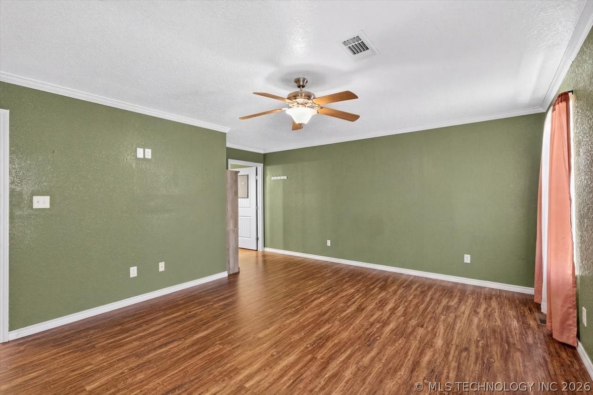 440213 E 1627 Property Photo 21
