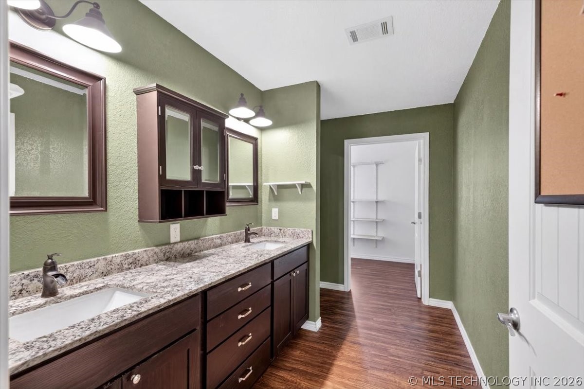 440213 E 1627 Property Photo 22