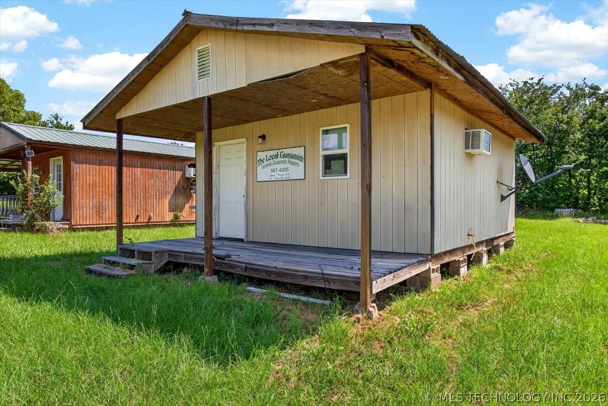 440213 E 1627 Property Photo 33