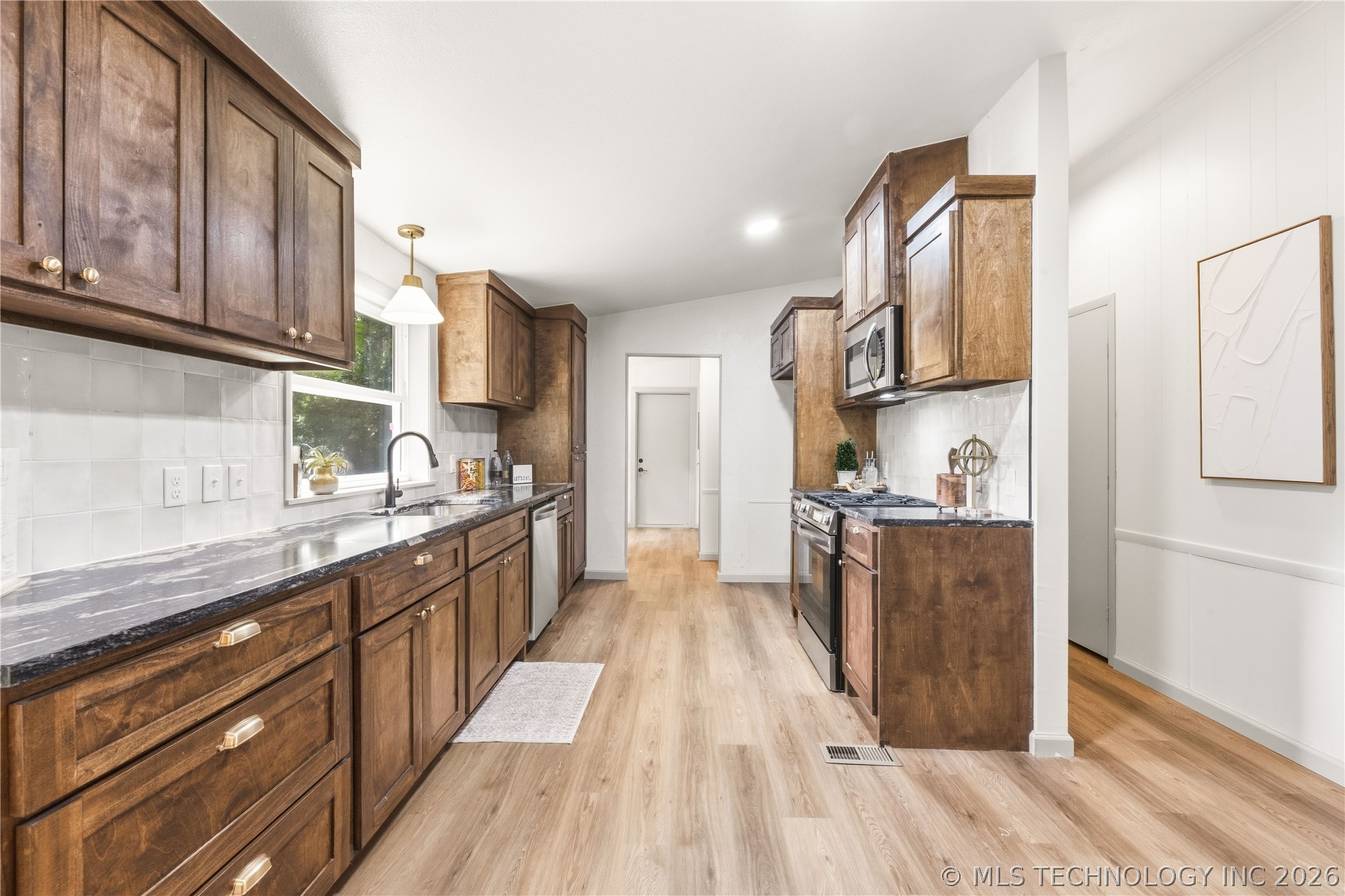 1115 S 284th East Avenue Property Photo 10