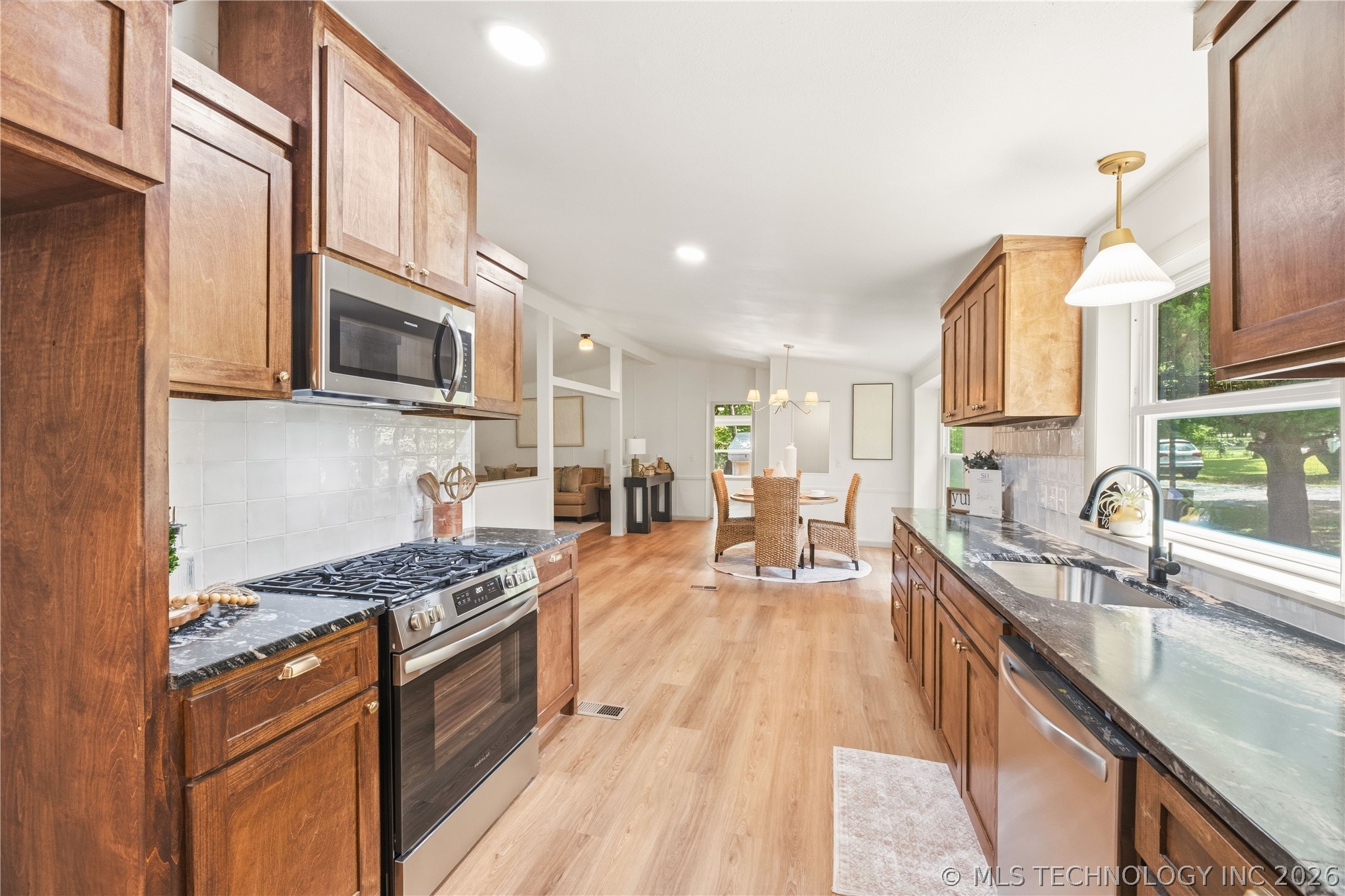 1115 S 284th East Avenue Property Photo 12