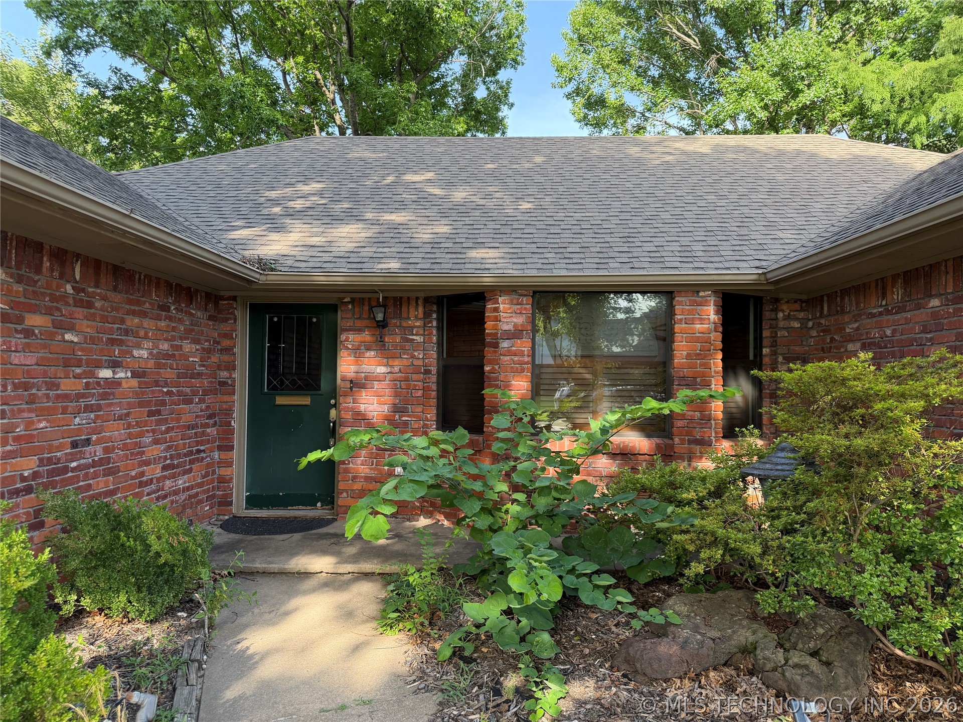 2816 Suroya Street Property Photo 2
