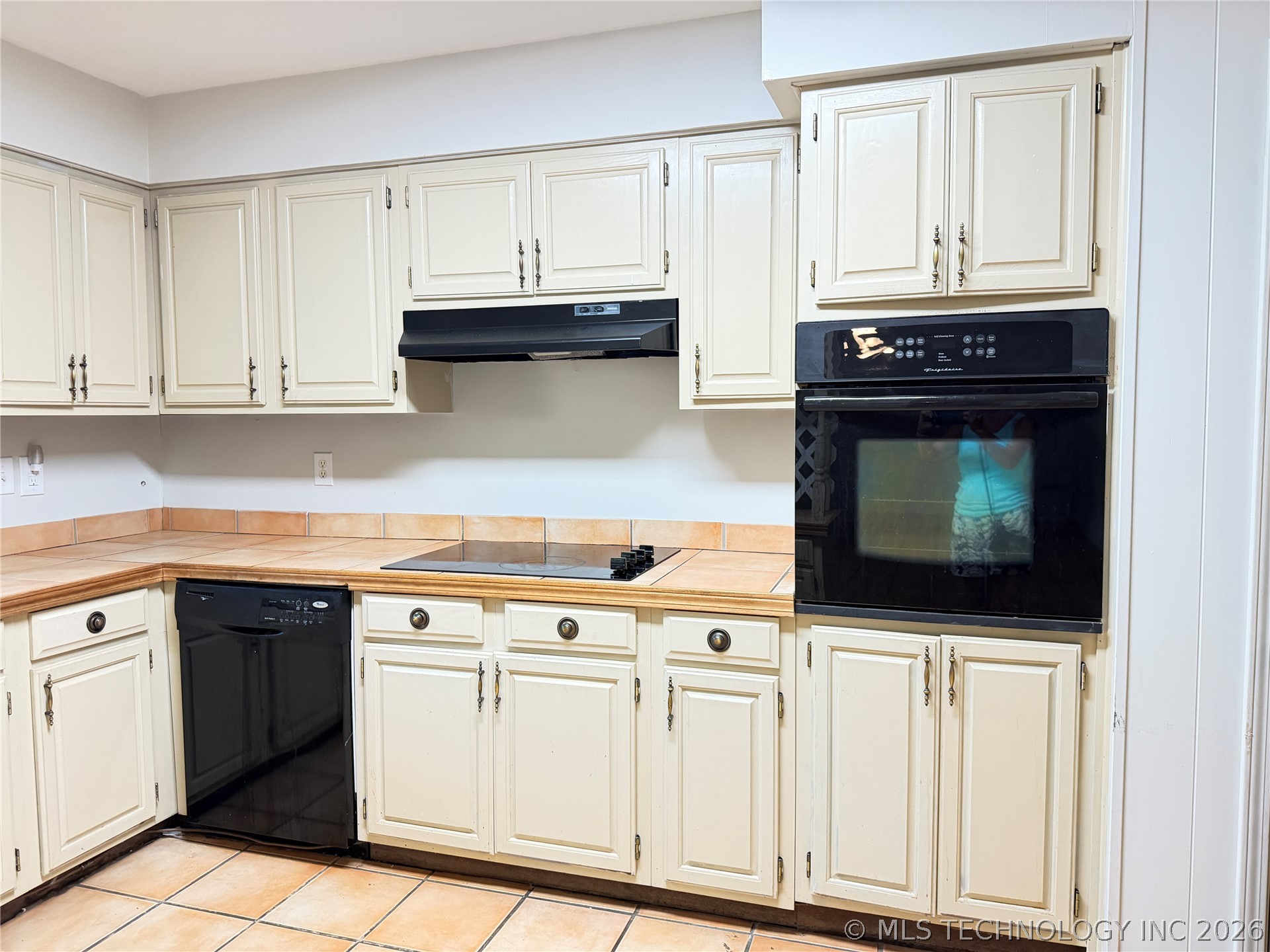 2816 Suroya Street Property Photo 4