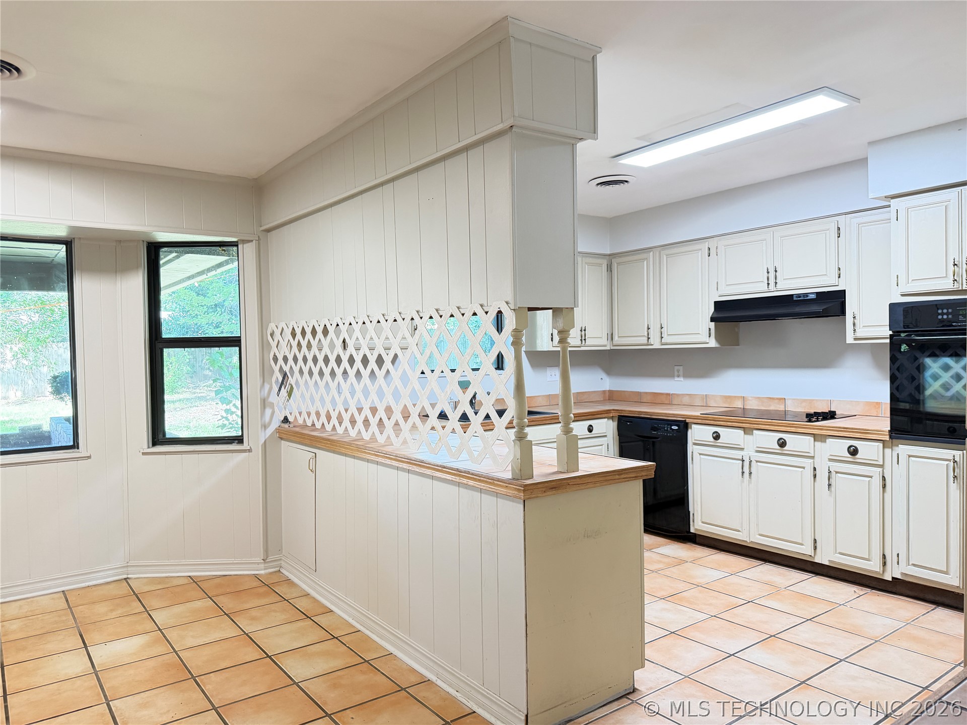 2816 Suroya Street Property Photo 6