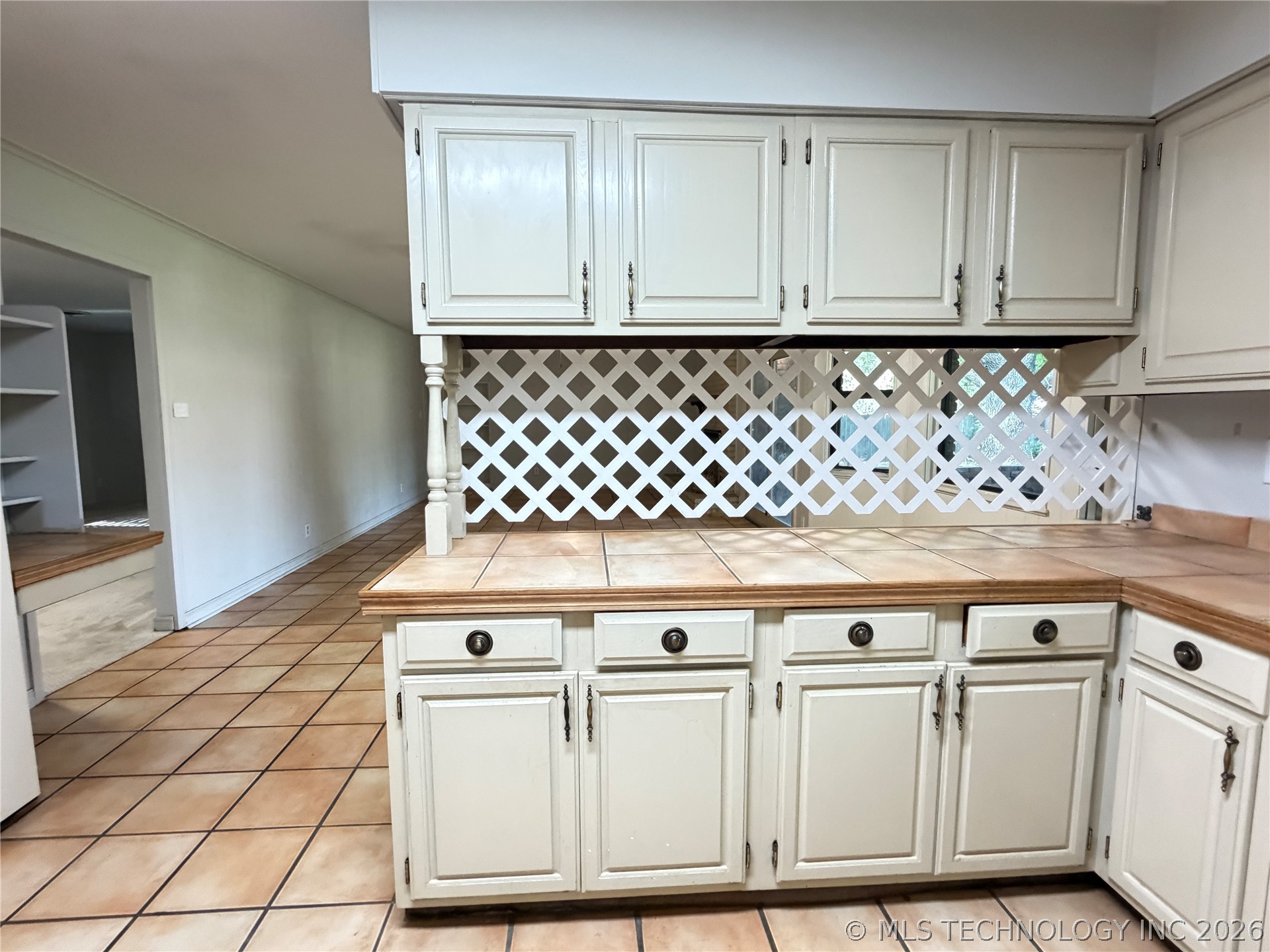 2816 Suroya Street Property Photo 7