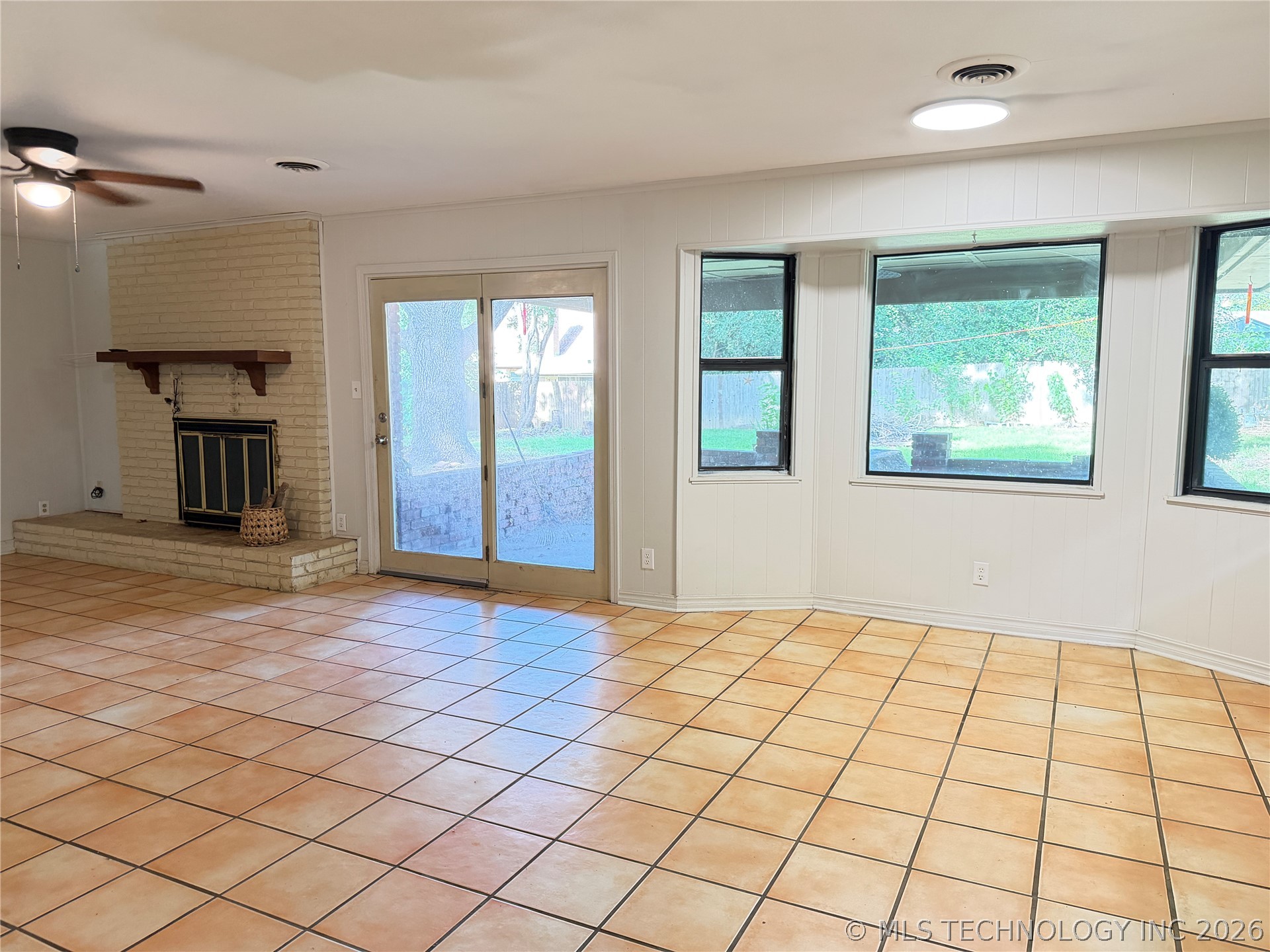 2816 Suroya Street Property Photo 10
