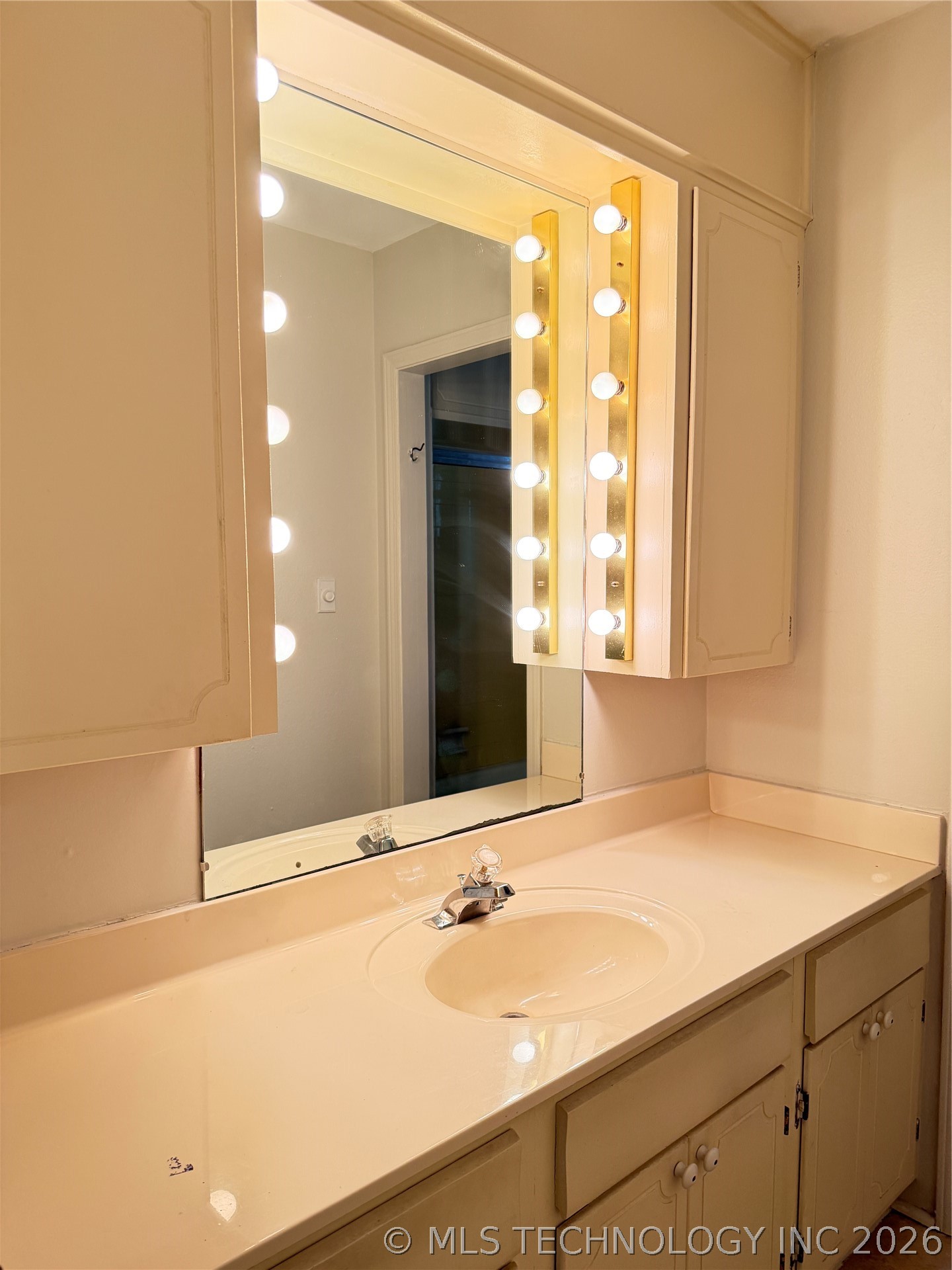 2816 Suroya Street Property Photo 17