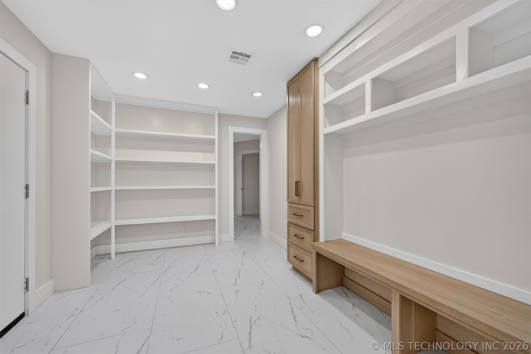 7725 S Quebec Avenue Property Photo 18