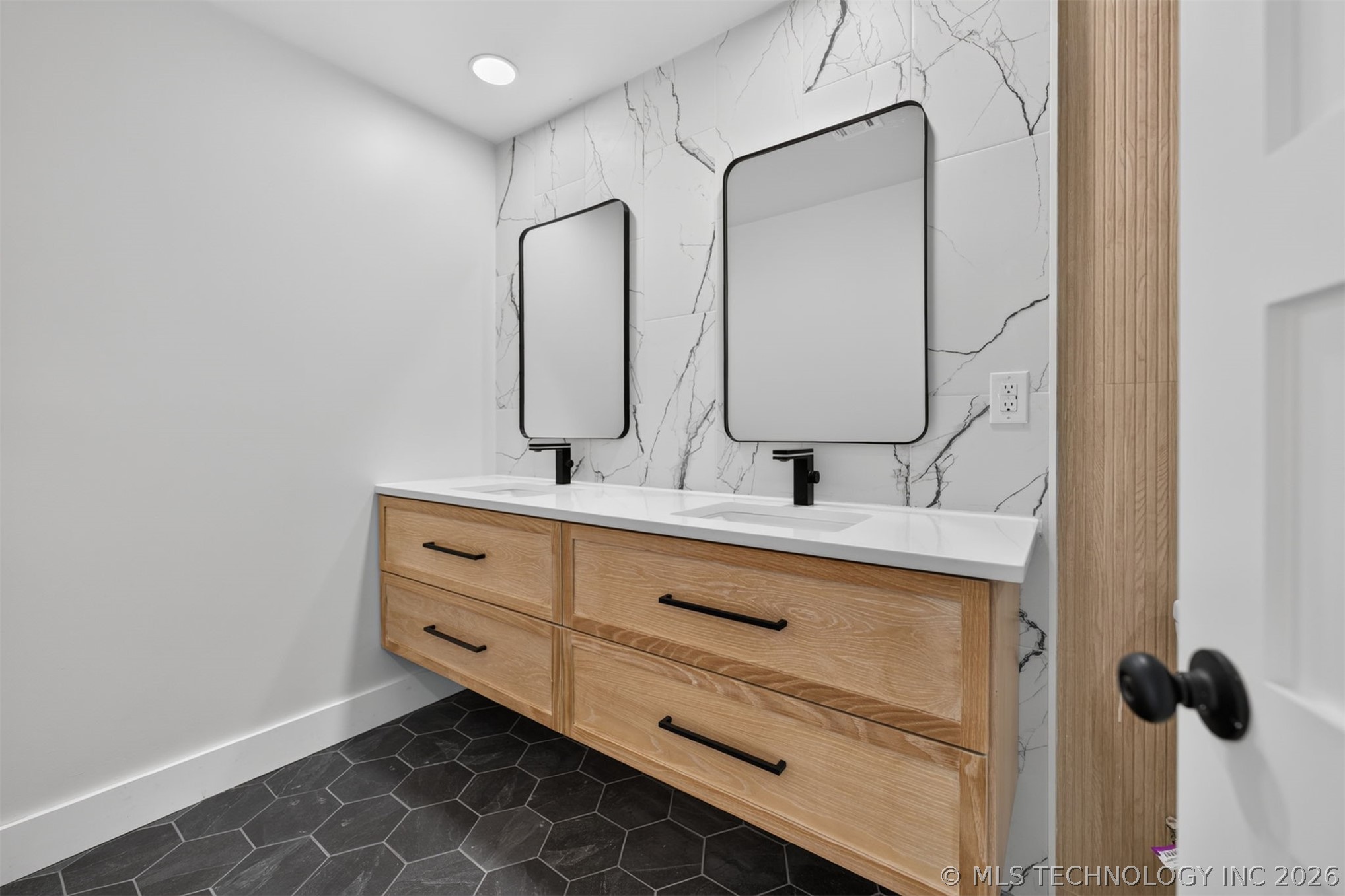 7725 S Quebec Avenue Property Photo 25