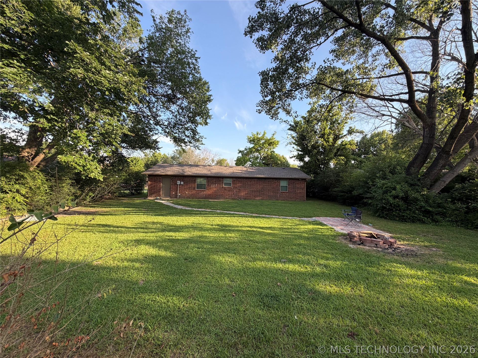 501 W Creek Drive Property Photo 2