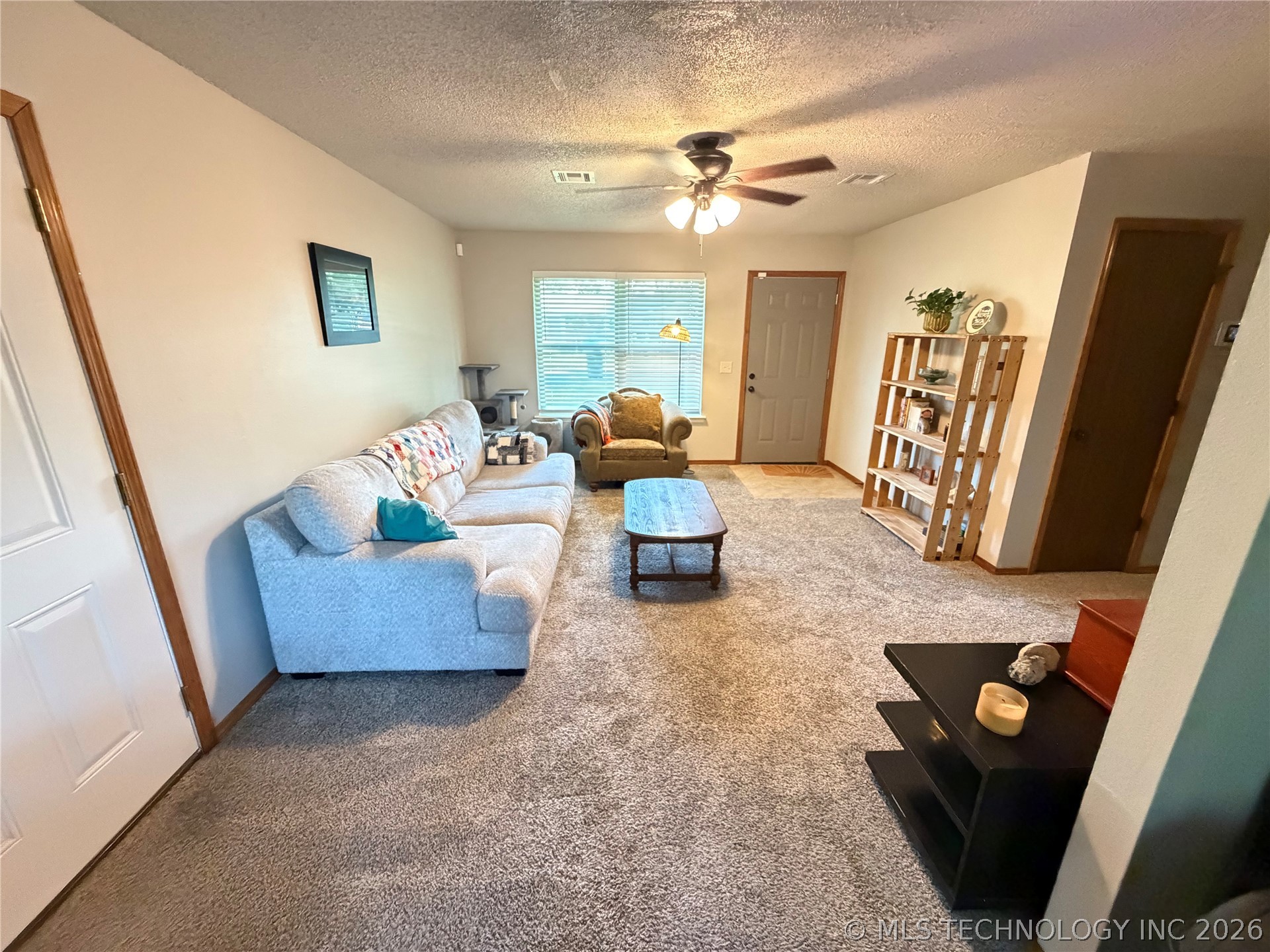 501 W Creek Drive Property Photo 4
