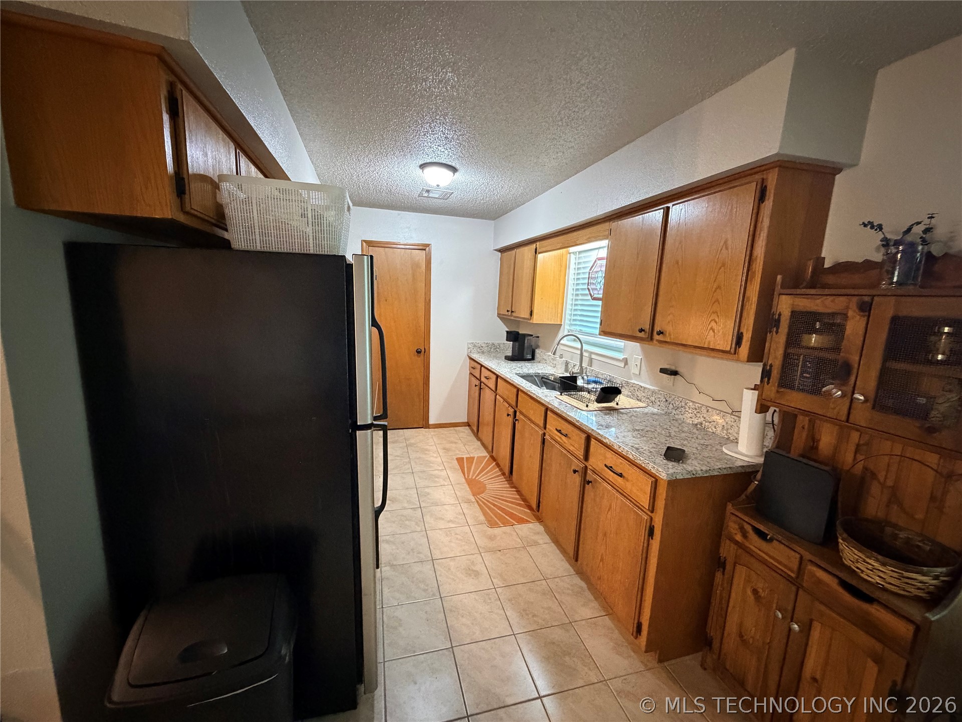 501 W Creek Drive Property Photo 6