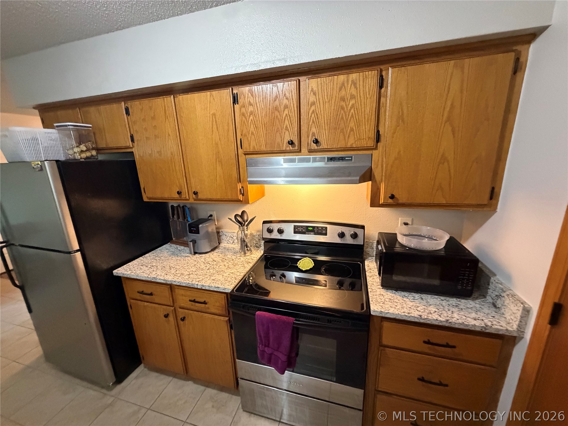 501 W Creek Drive Property Photo 8
