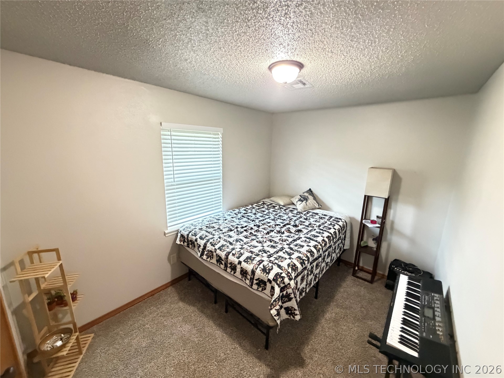 501 W Creek Drive Property Photo 10