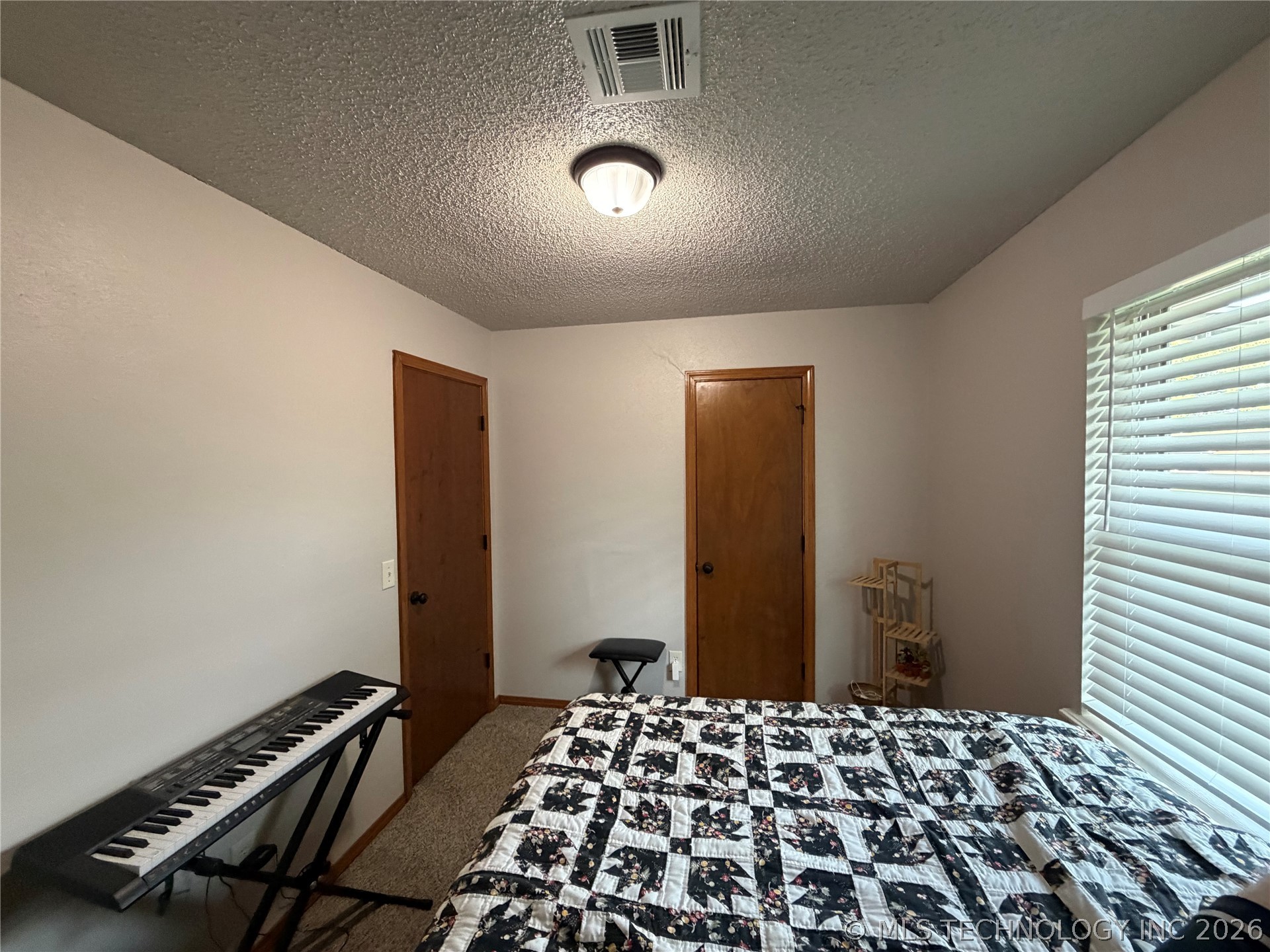 501 W Creek Drive Property Photo 11