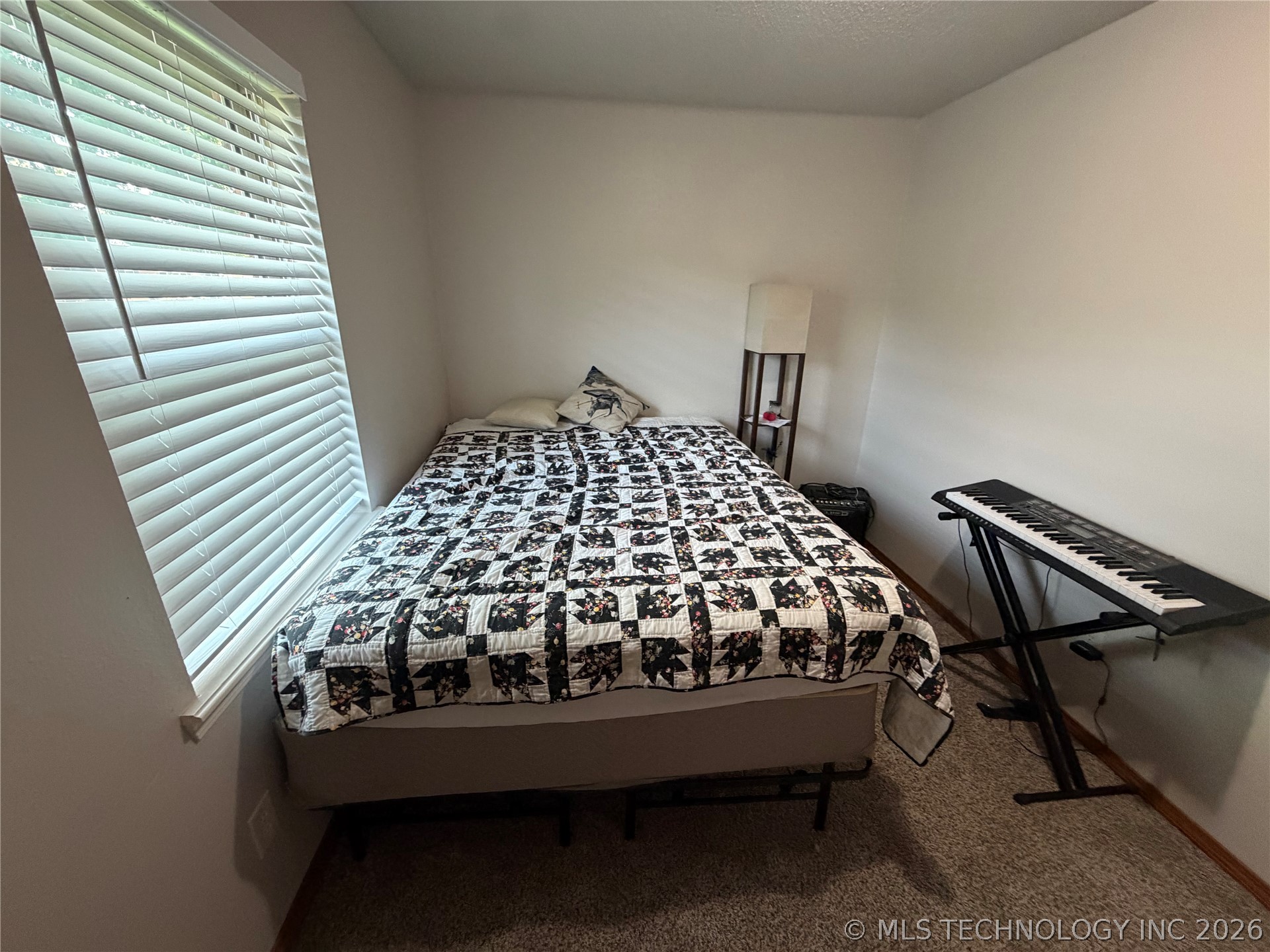 501 W Creek Drive Property Photo 12