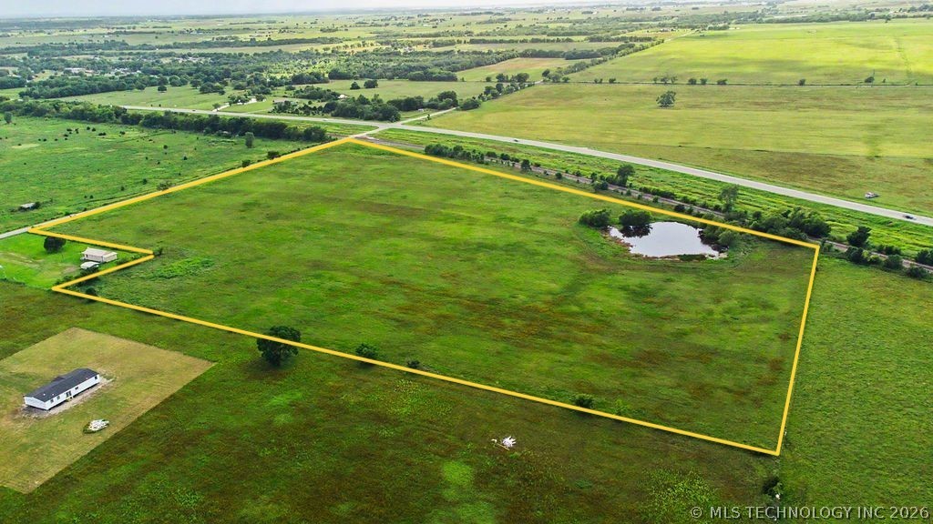 7405 E 330 Road Property Photo 2