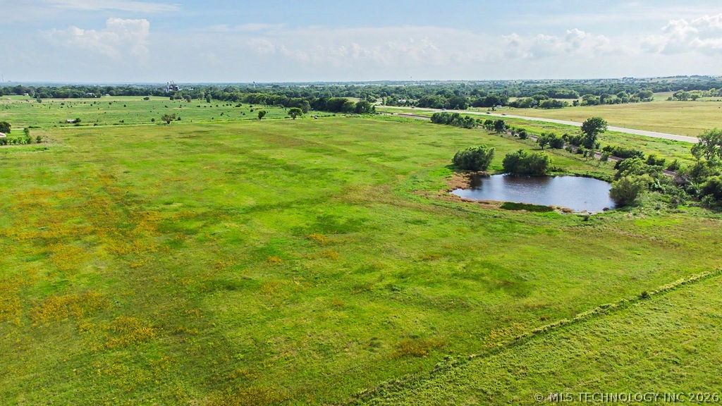 7405 E 330 Road Property Photo 3