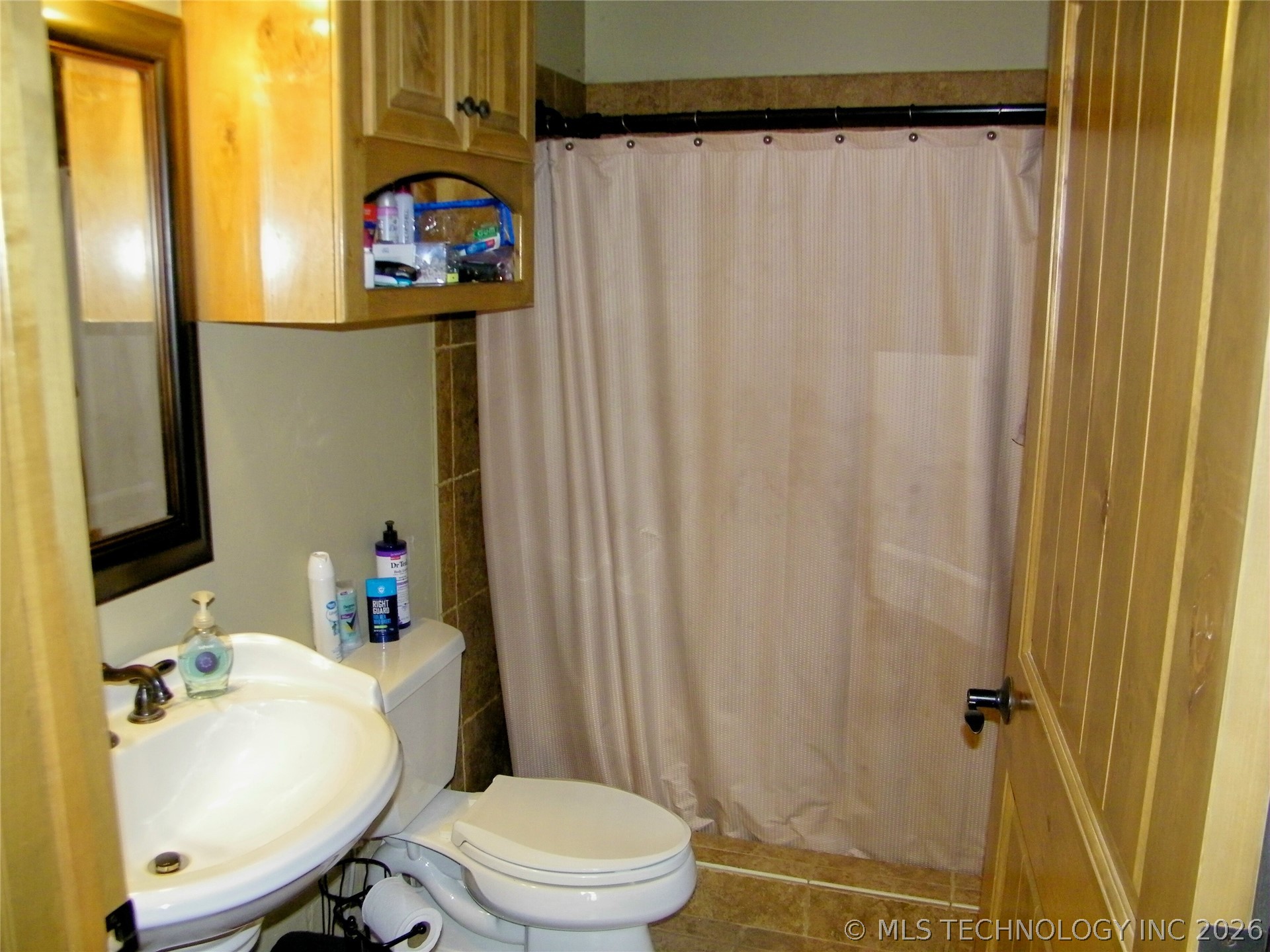 1200 Hickory Property Photo 9