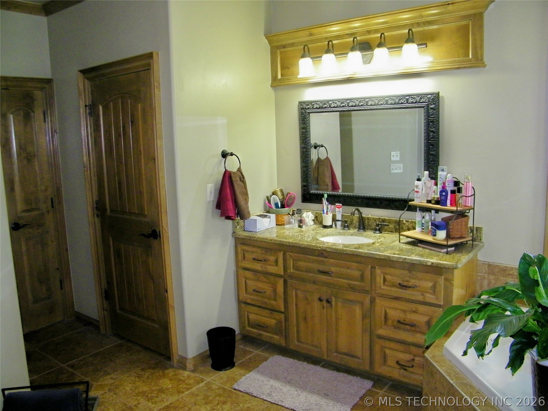 1200 Hickory Property Photo 27